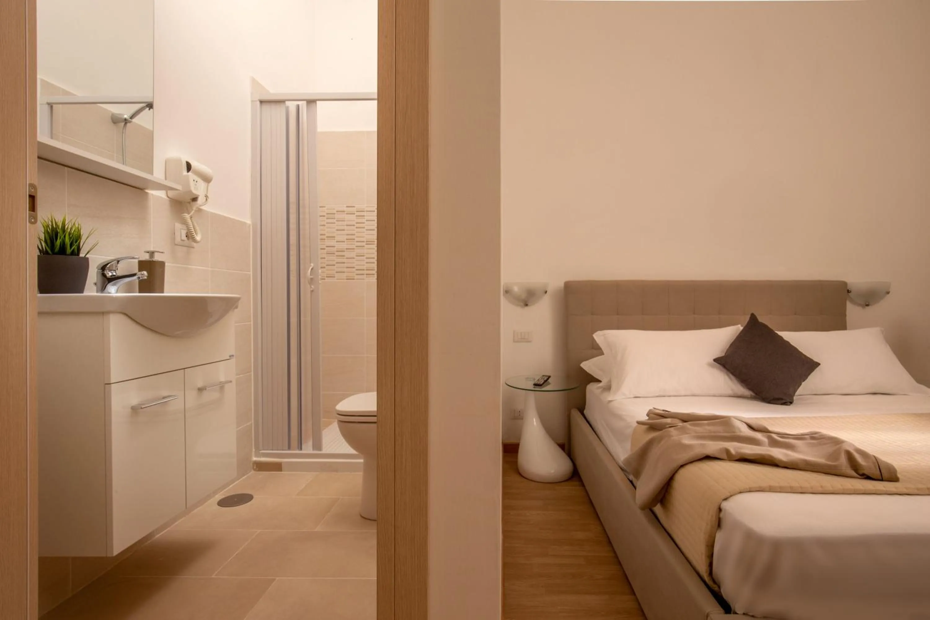 Bedroom, Bed in Domus Veneto Rome