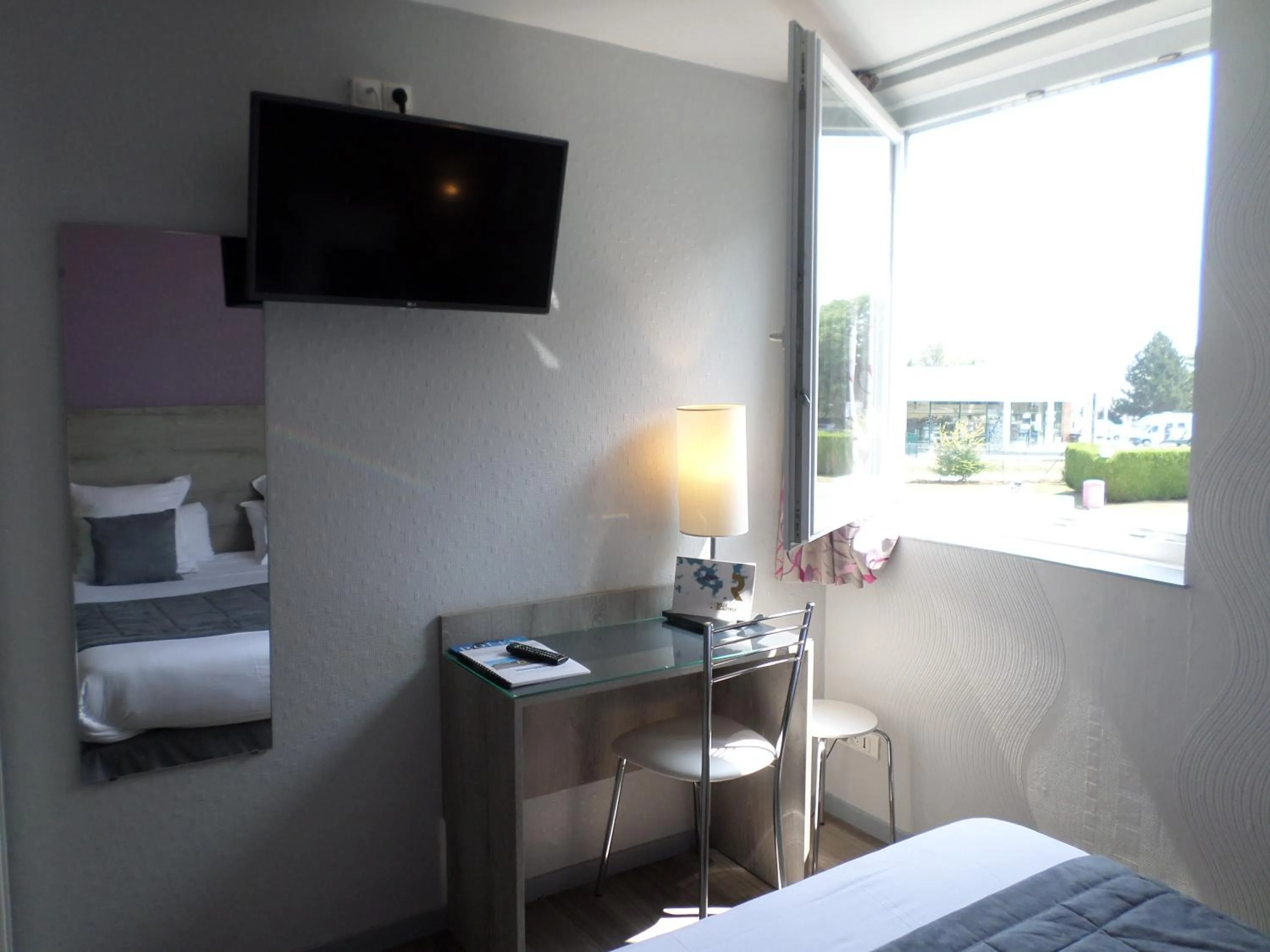 Garden, Bed in Le Pavillon de Rouen