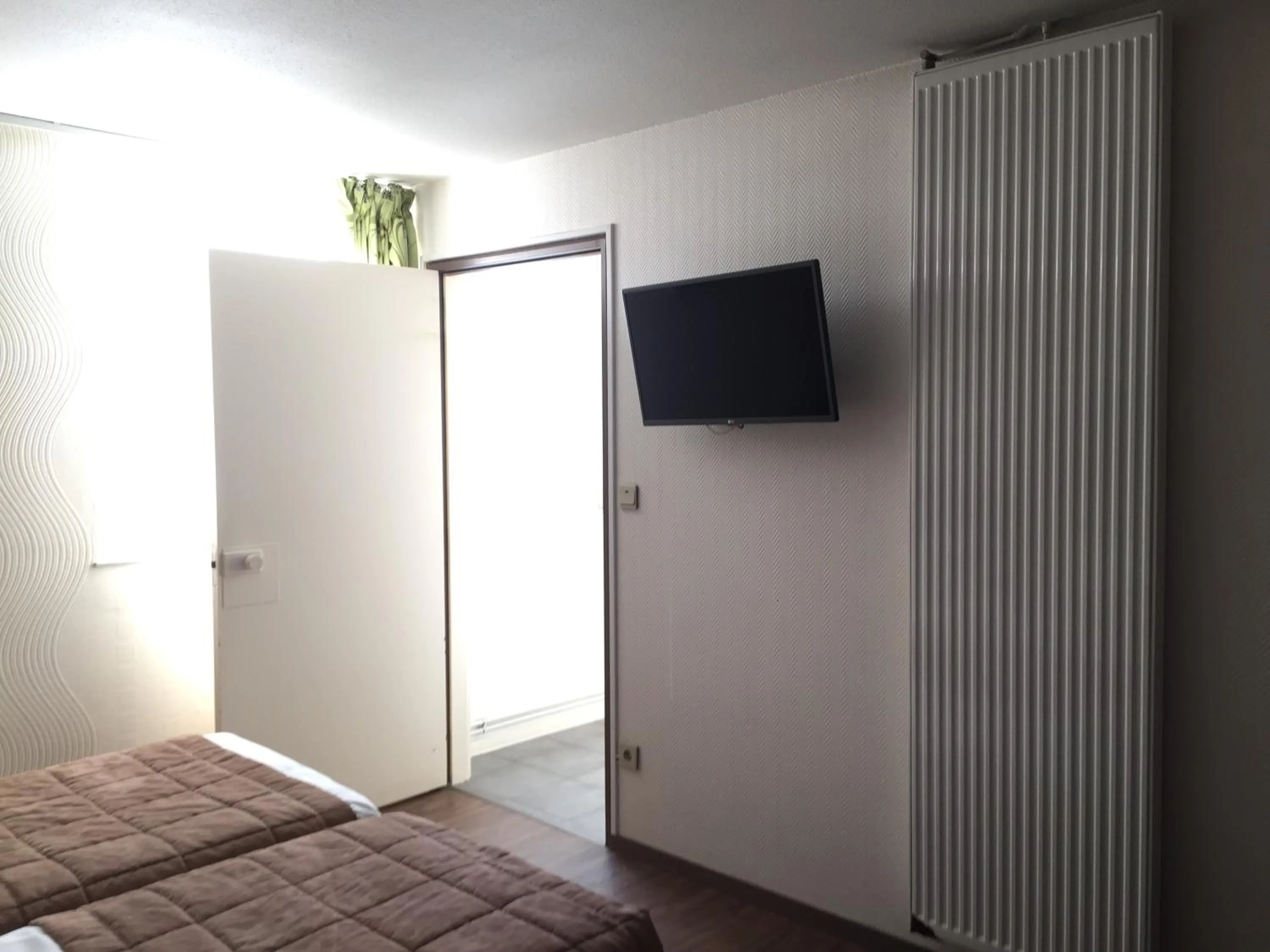 Property building, Bed in Le Pavillon de Rouen