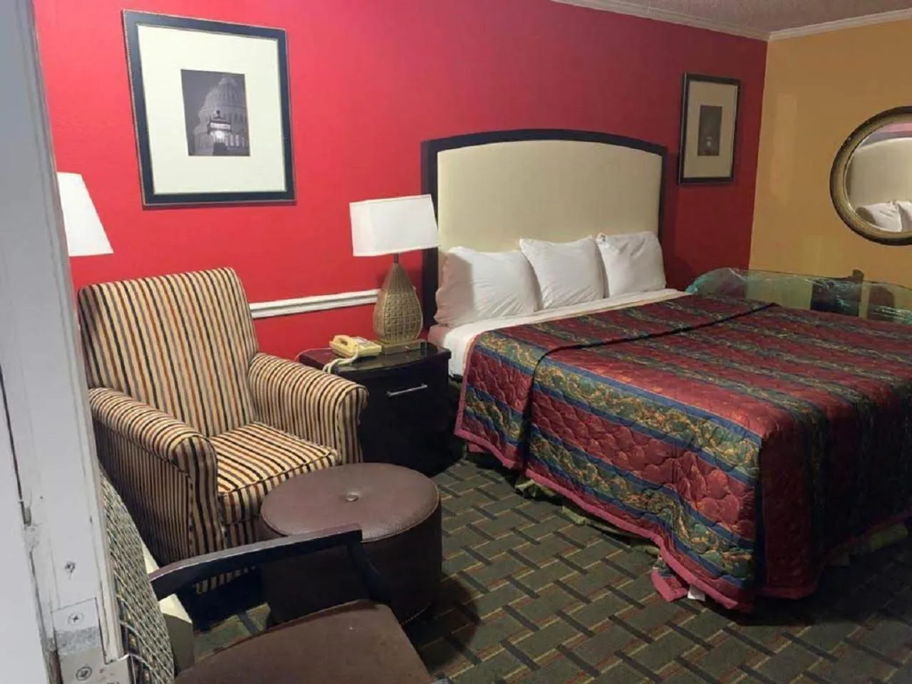 Living room, Bed in Stay Express Inn & Suites Demopolis