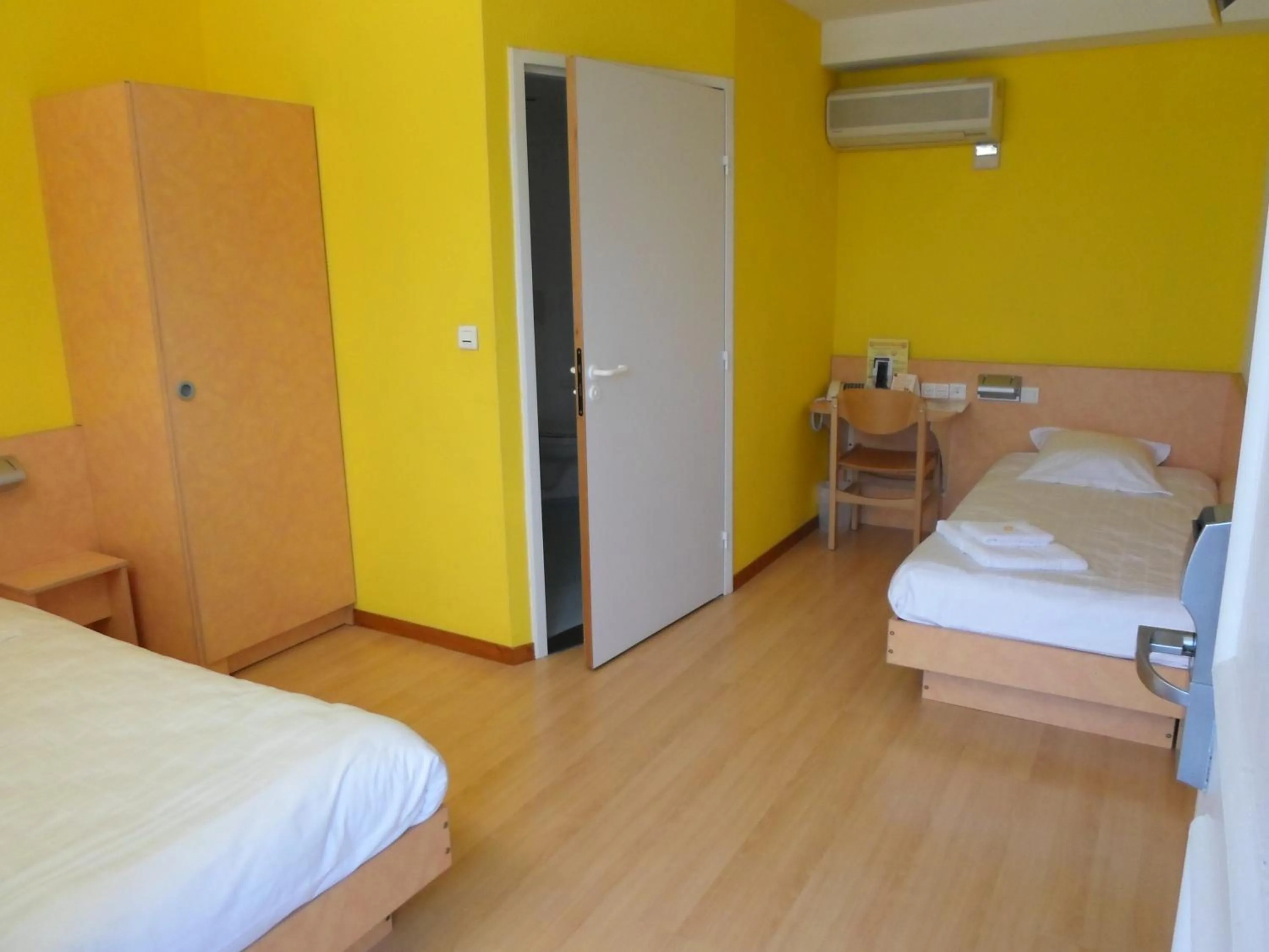 Bed in The Originals Access, Hôtel Saint-Flour