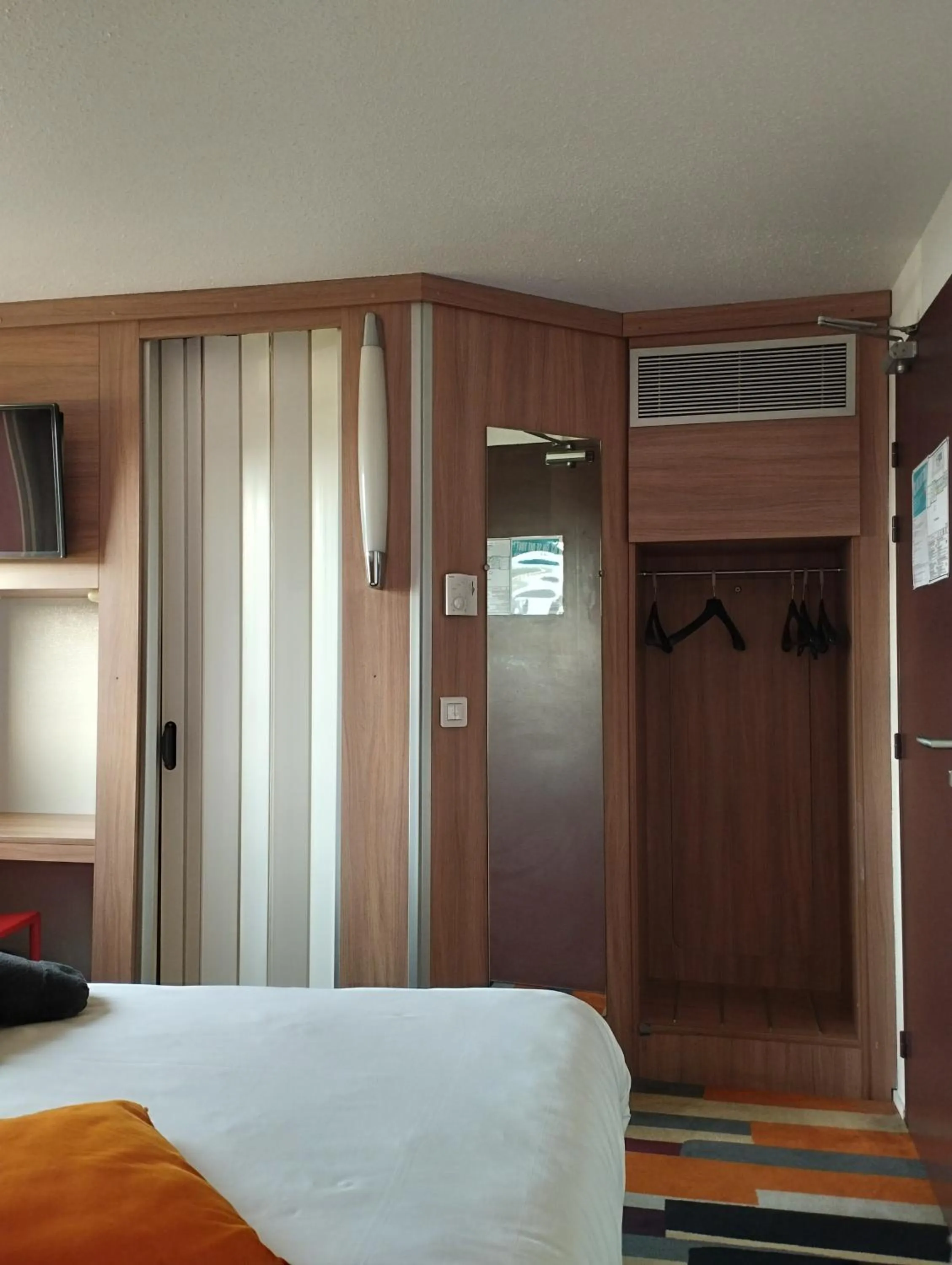 Photo of the whole room, Bed in Kyriad Direct Agen