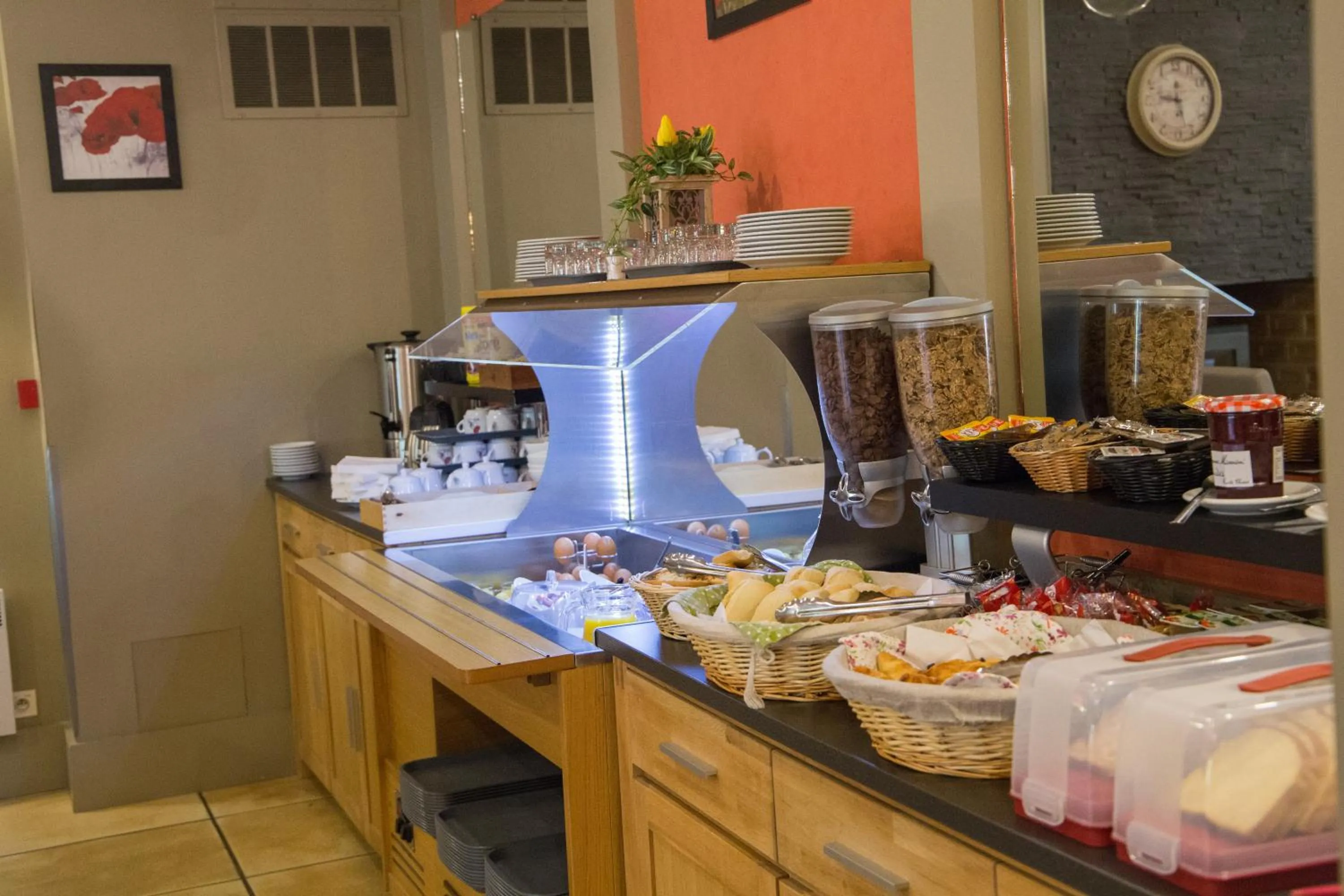 Buffet breakfast, Restaurant/Places to Eat in Hôtel Saint Antoine