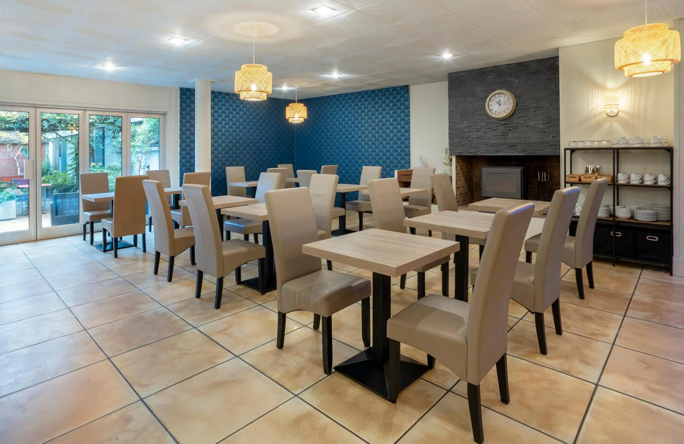 Restaurant/places to eat in Sure Hotel by Best Western Angouleme