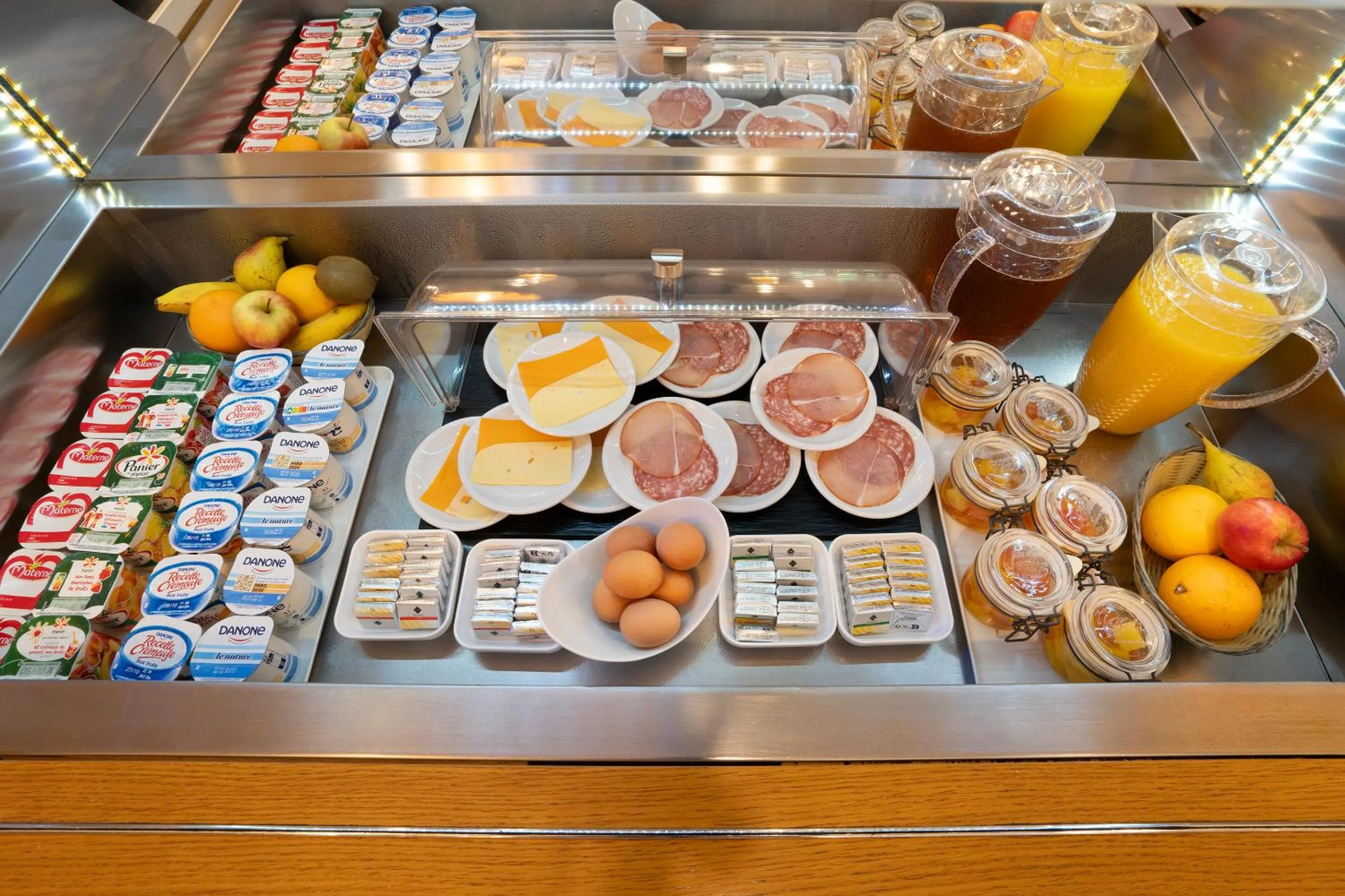 Food and drinks in Sure Hotel by Best Western Angouleme