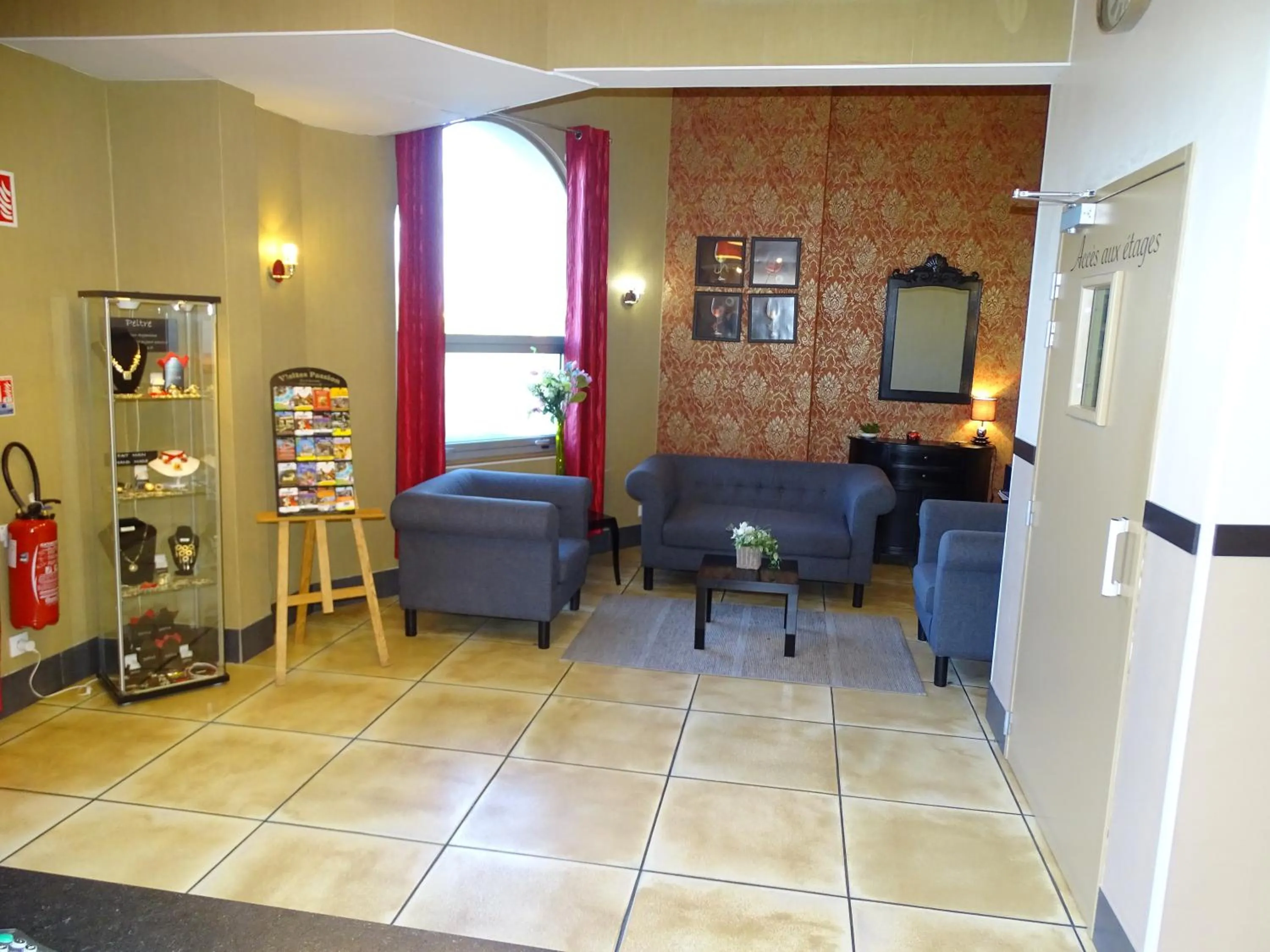Lobby or reception, Seating Area in Hôtel Saint Antoine