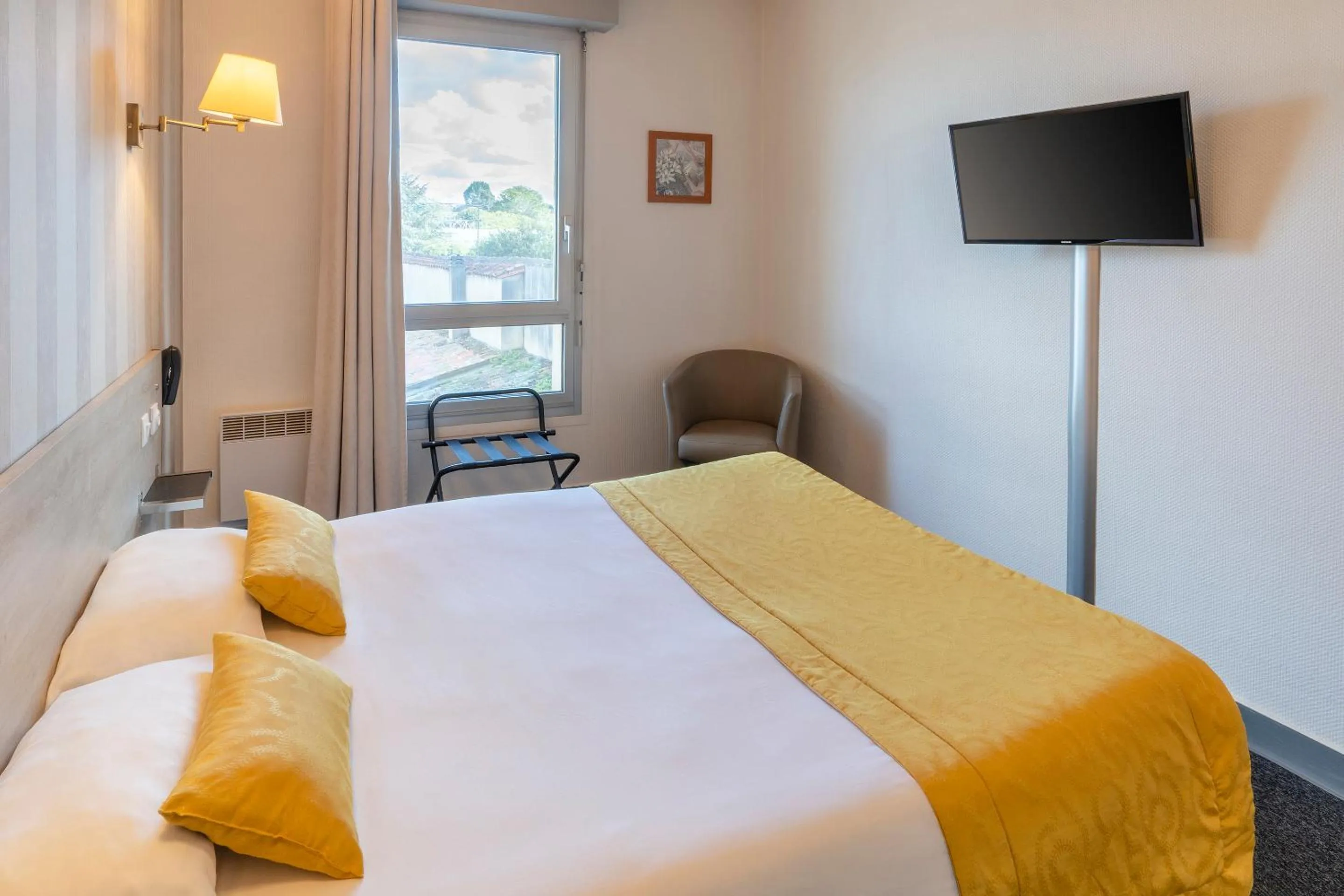 Bed in Sure Hotel by Best Western Angouleme