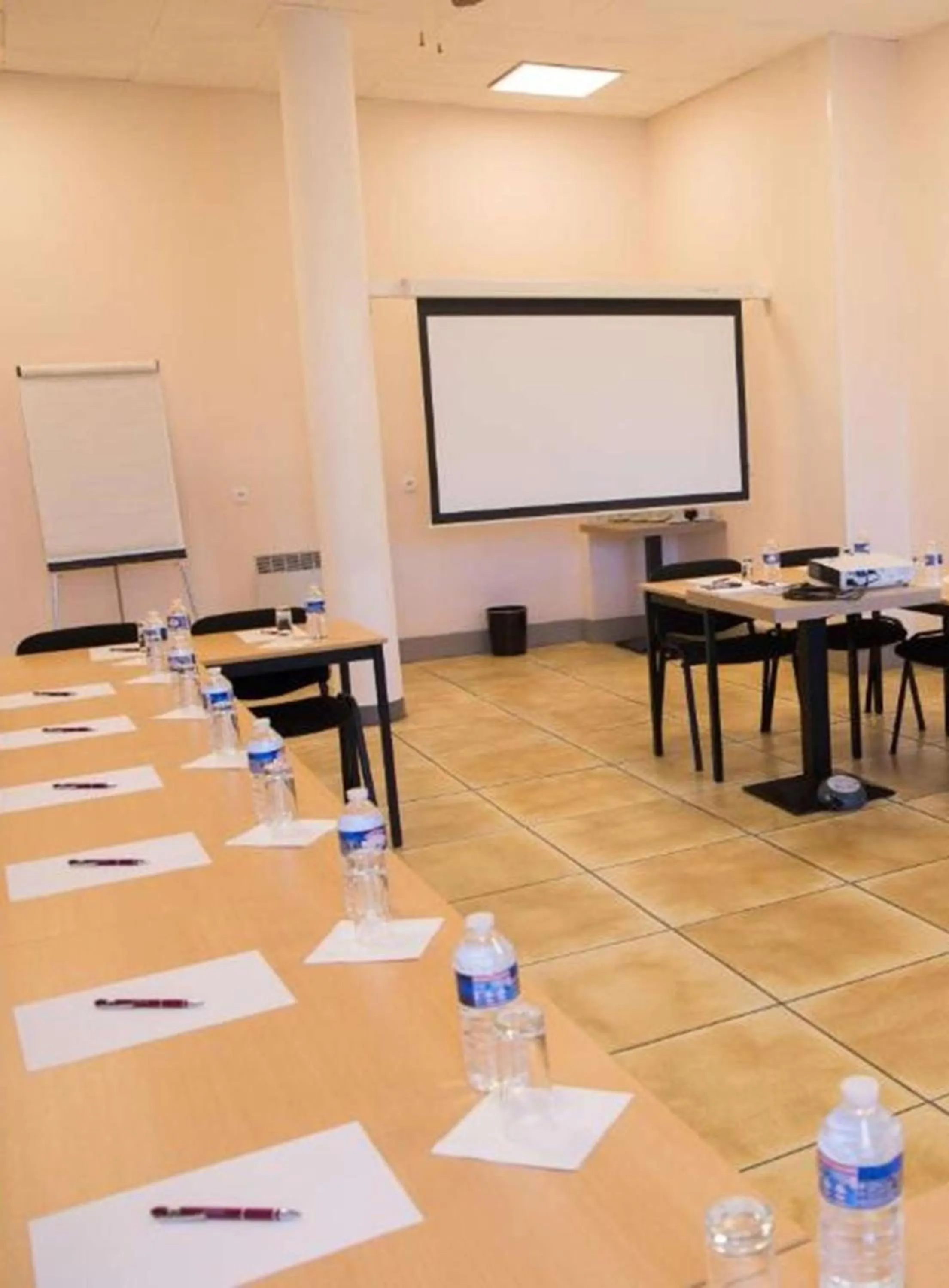 Meeting/conference room in Sure Hotel by Best Western Angouleme