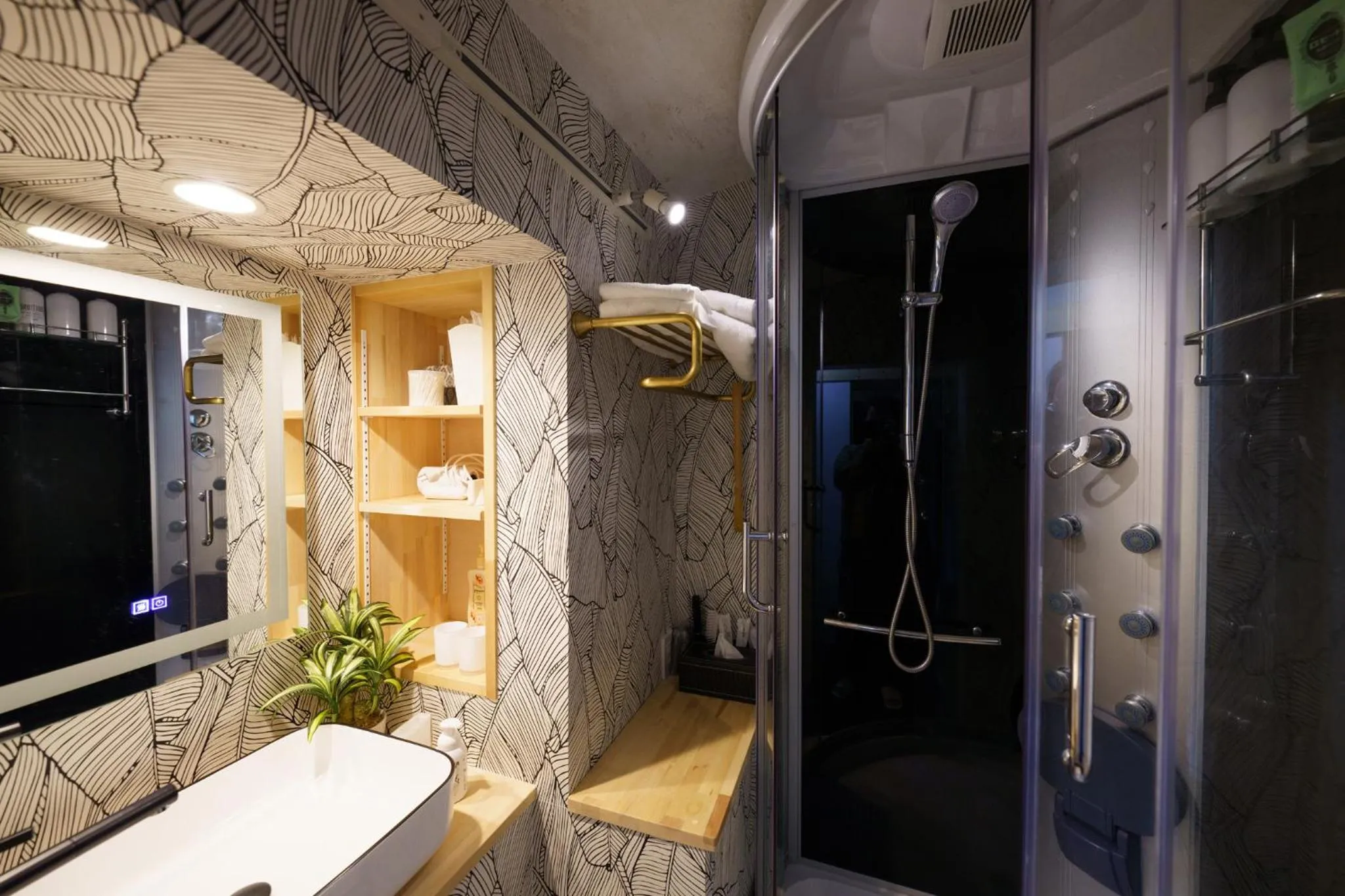 Shower in Kakureyado Fujikawaguchiko