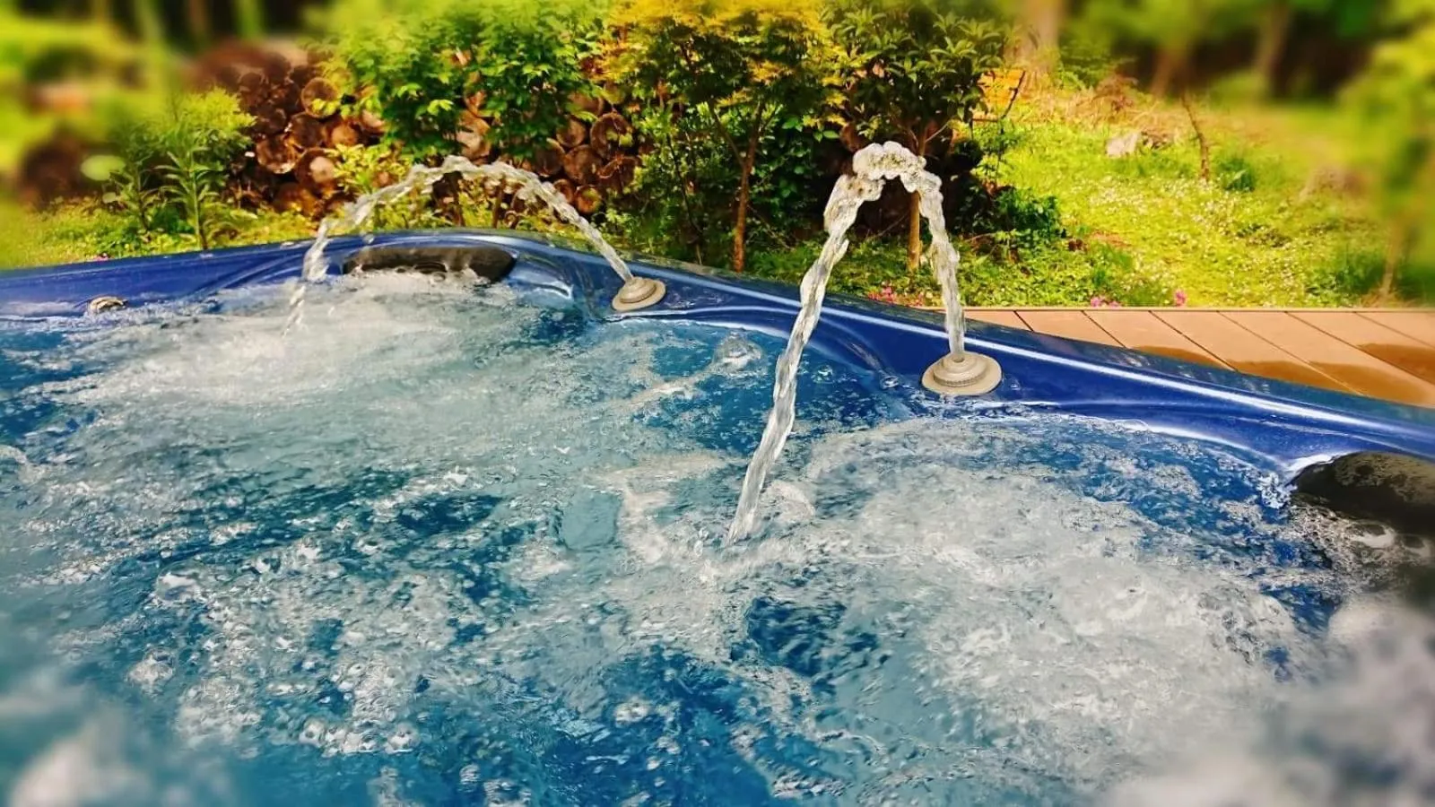 Hot Tub in Kakureyado Fujikawaguchiko