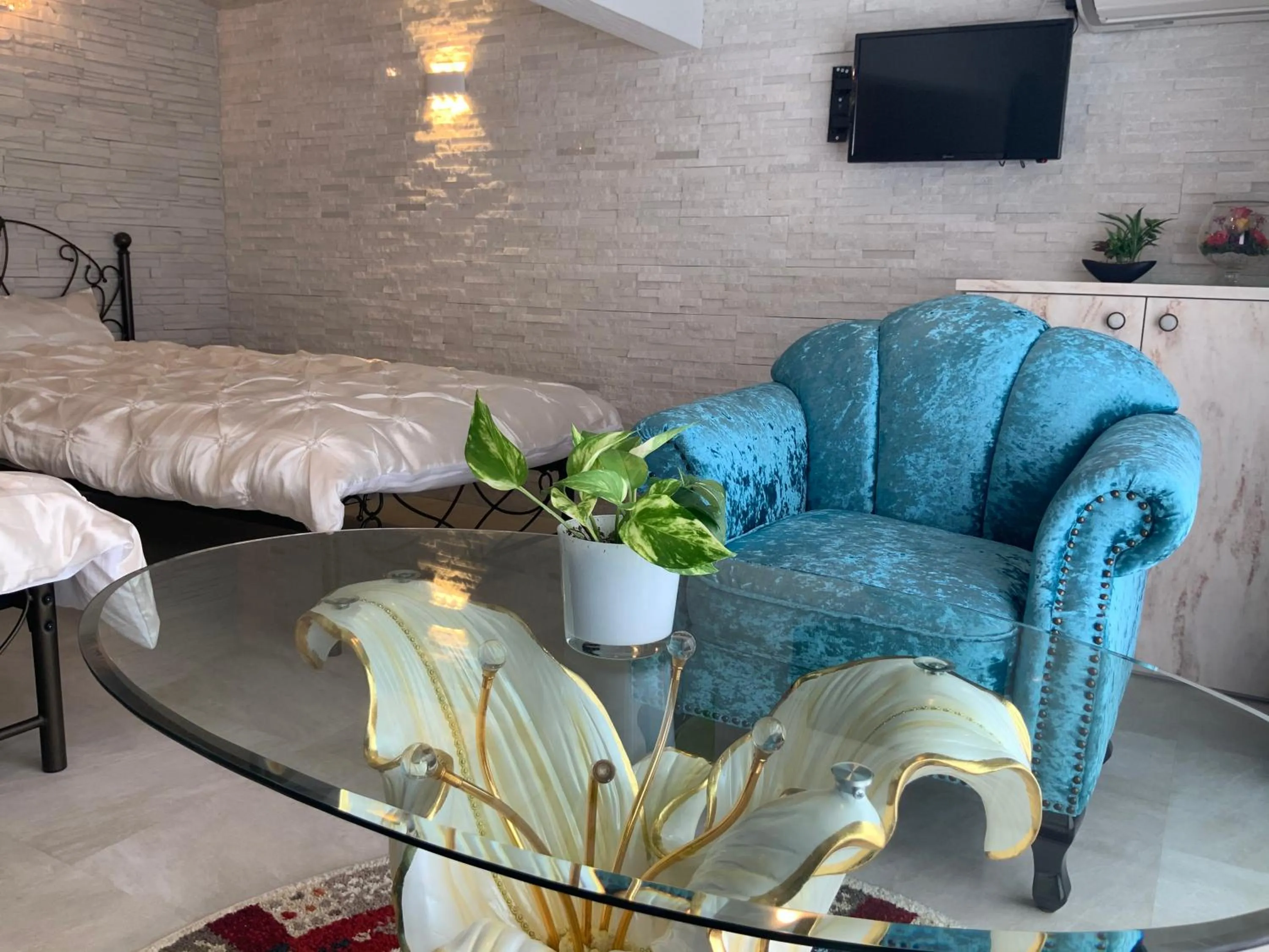 Living room, Bed in Kakureyado Fujikawaguchiko