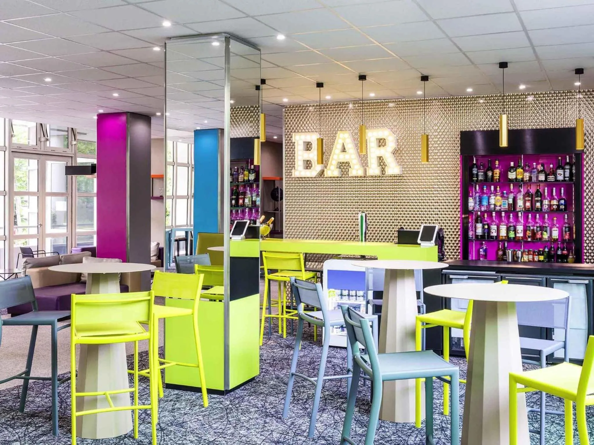 Lounge or bar in ibis Styles Antony Paris Sud