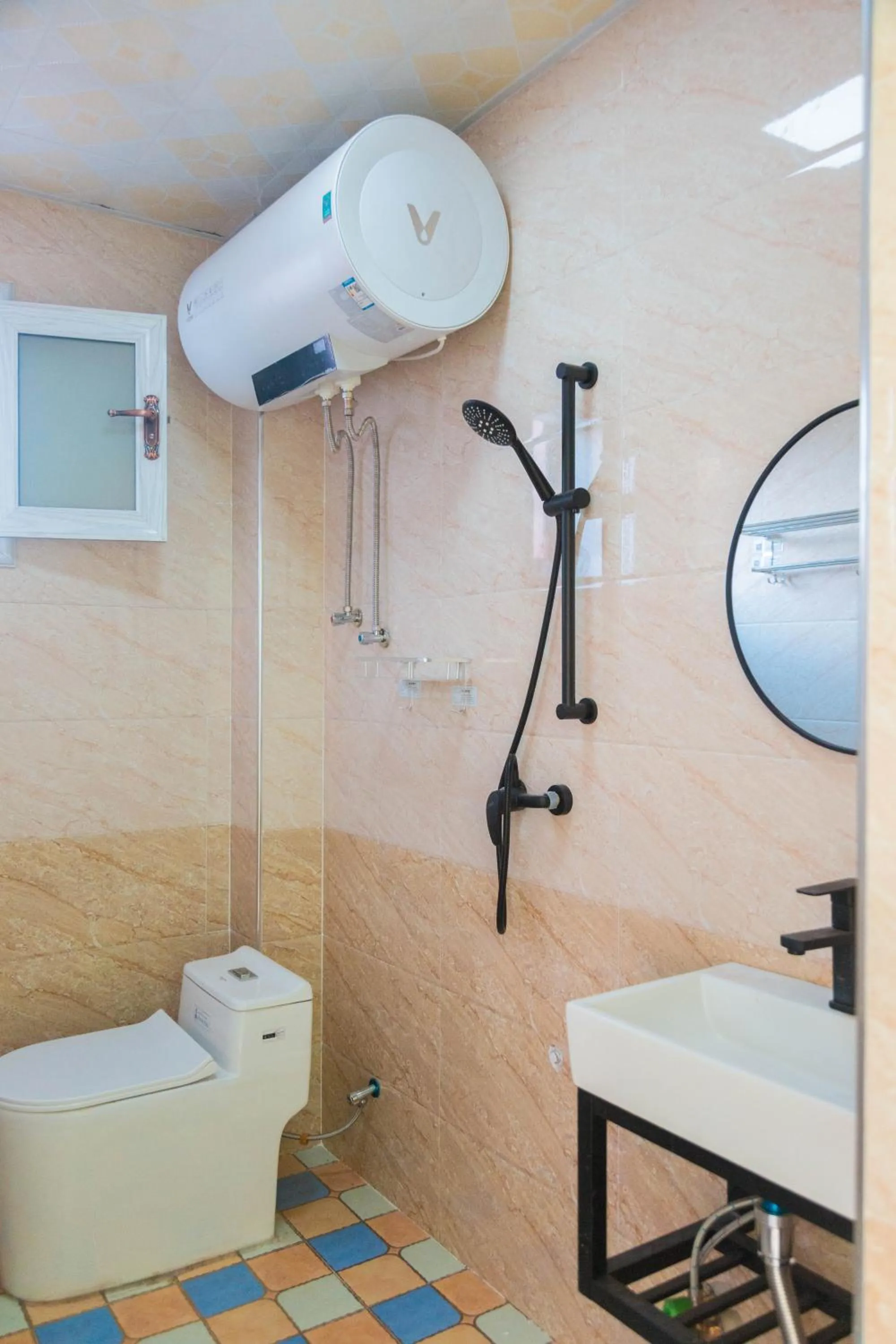 Toilet in New Dap Hostel (in Grape Town)