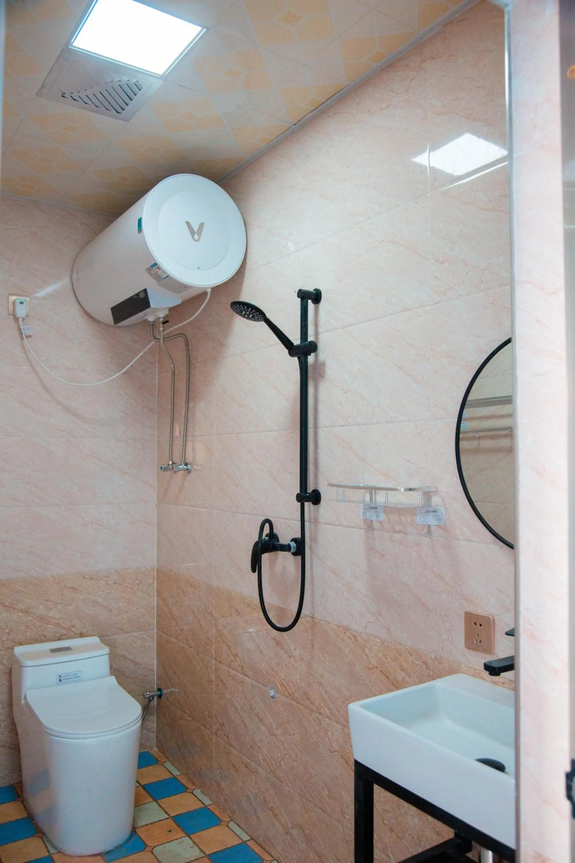 Toilet in New Dap Hostel (in Grape Town)