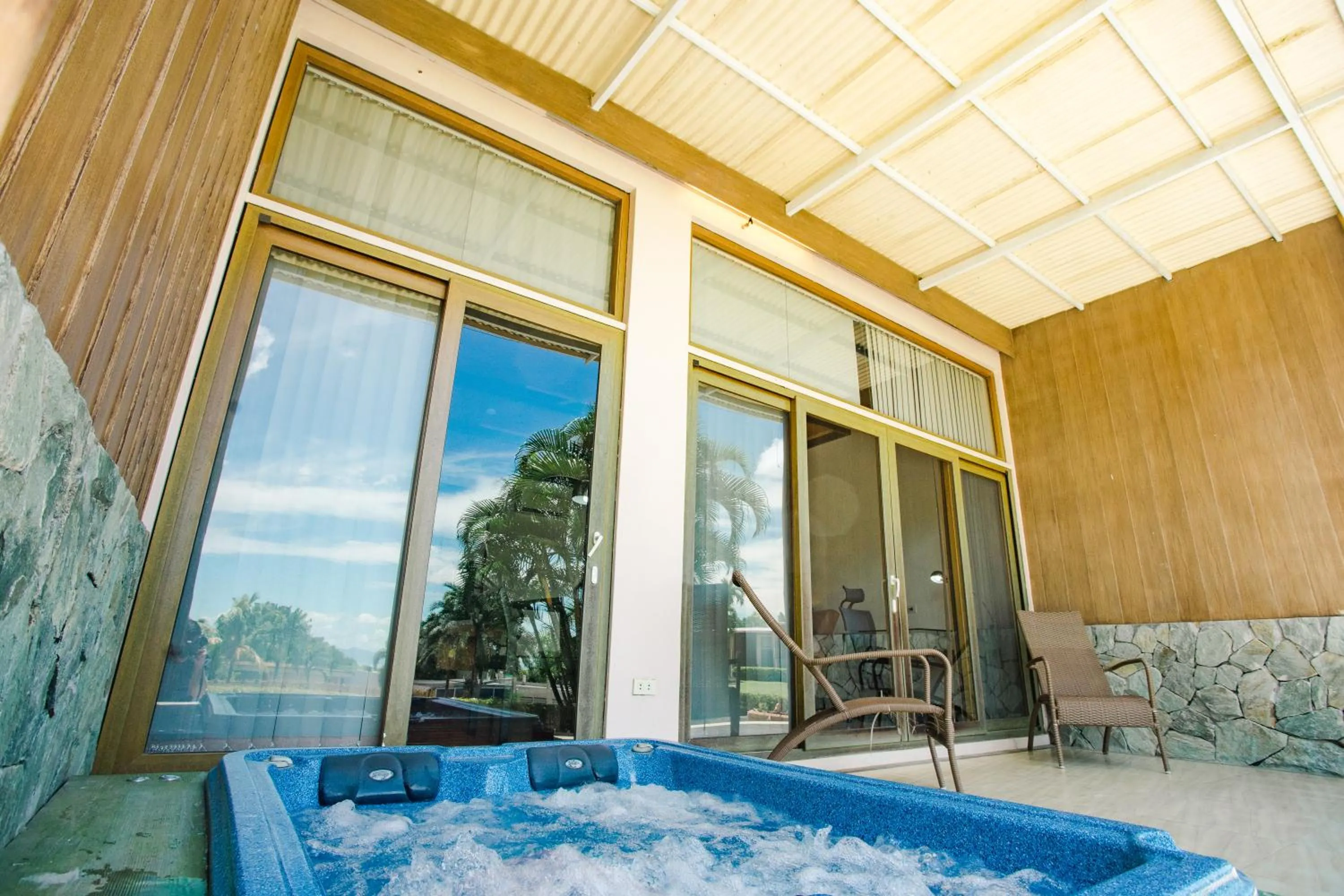 Hot Tub in The Park - Silang