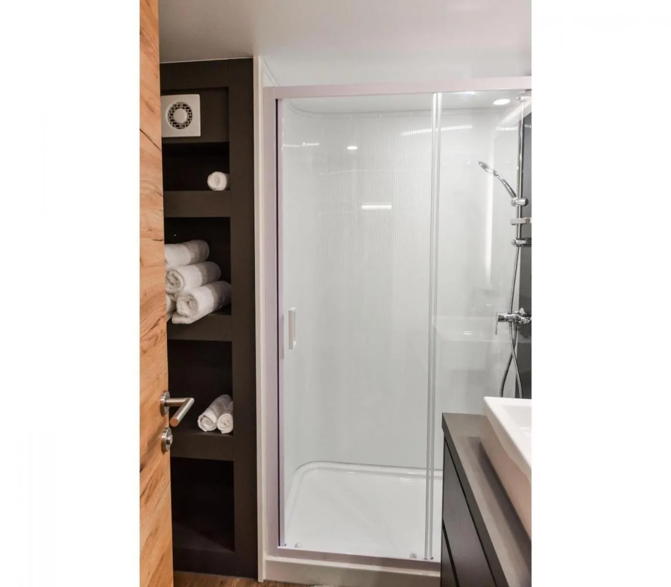 Bathroom in The Park - Silang