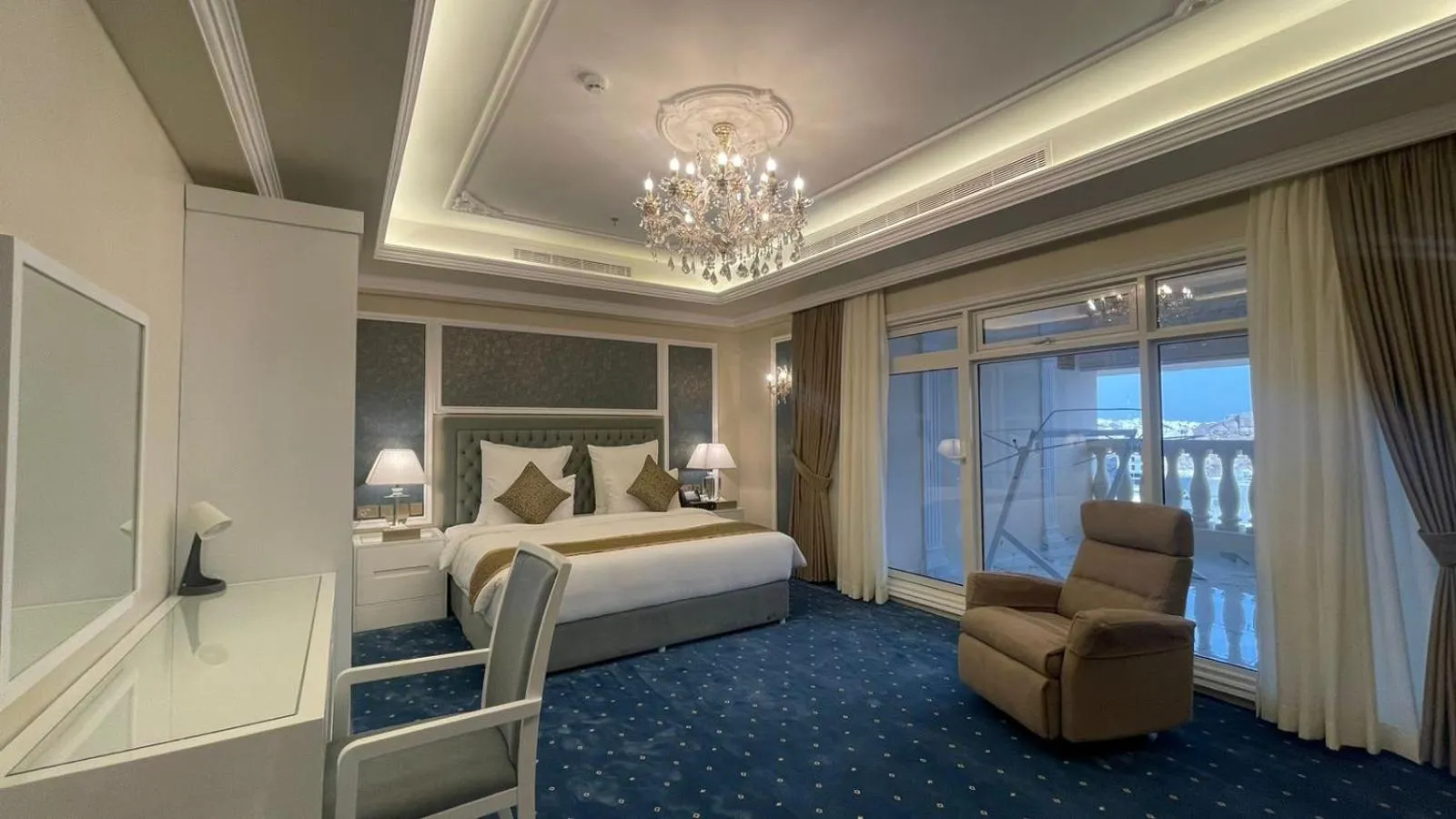 Bedroom, Bed in Remaj Hotel