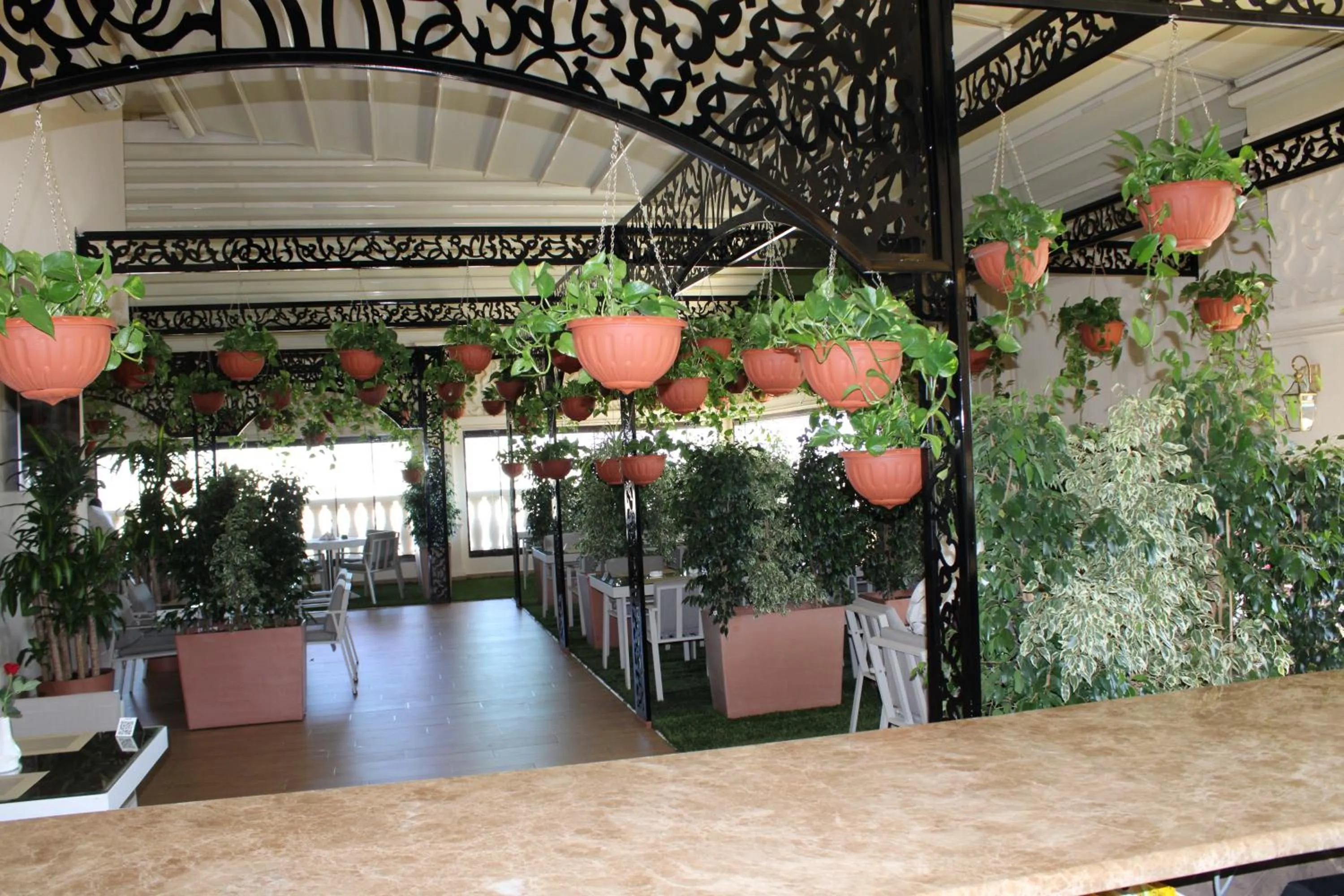 Restaurant/places to eat in Remaj Hotel