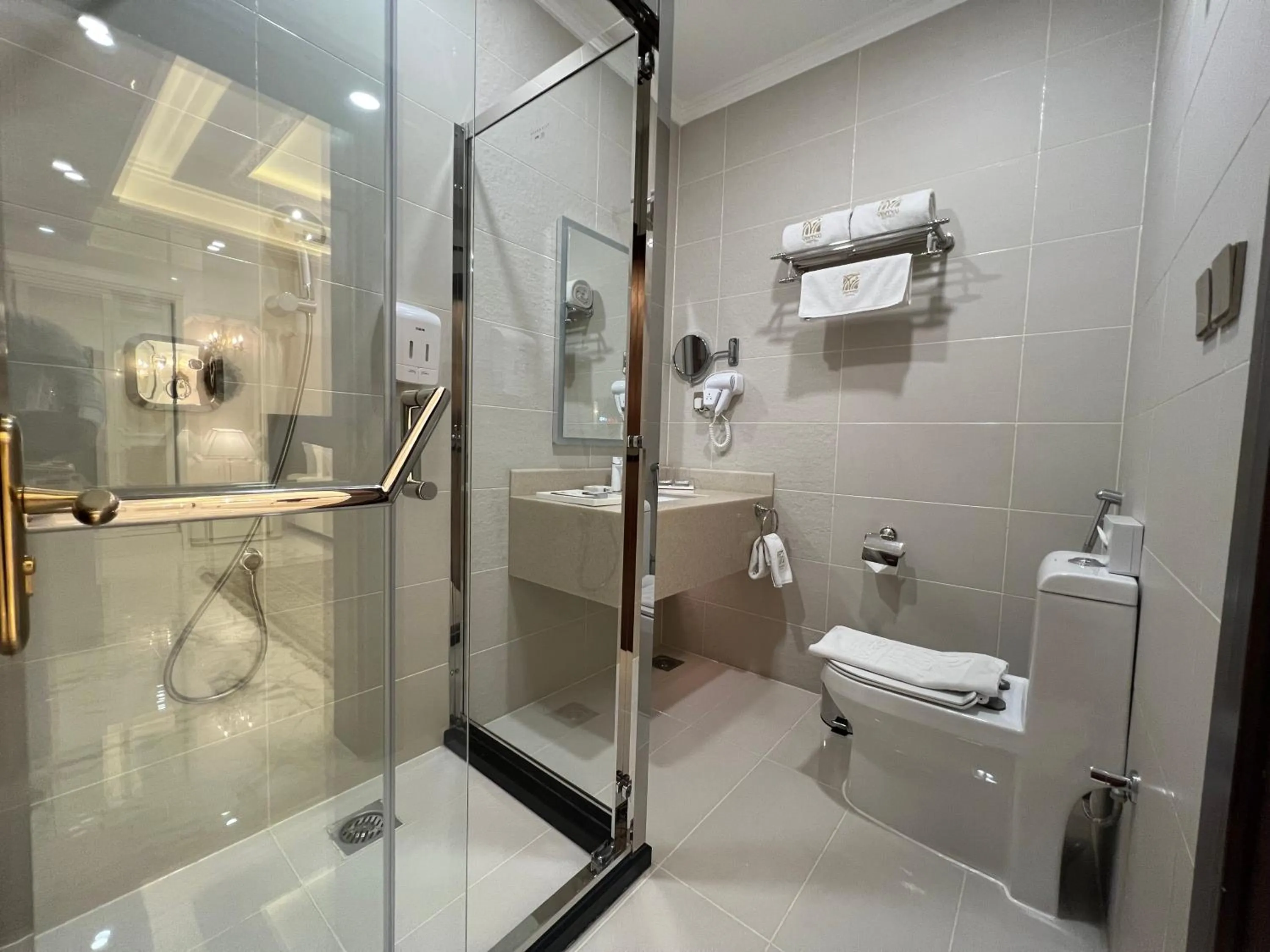 Bathroom in Remaj Hotel