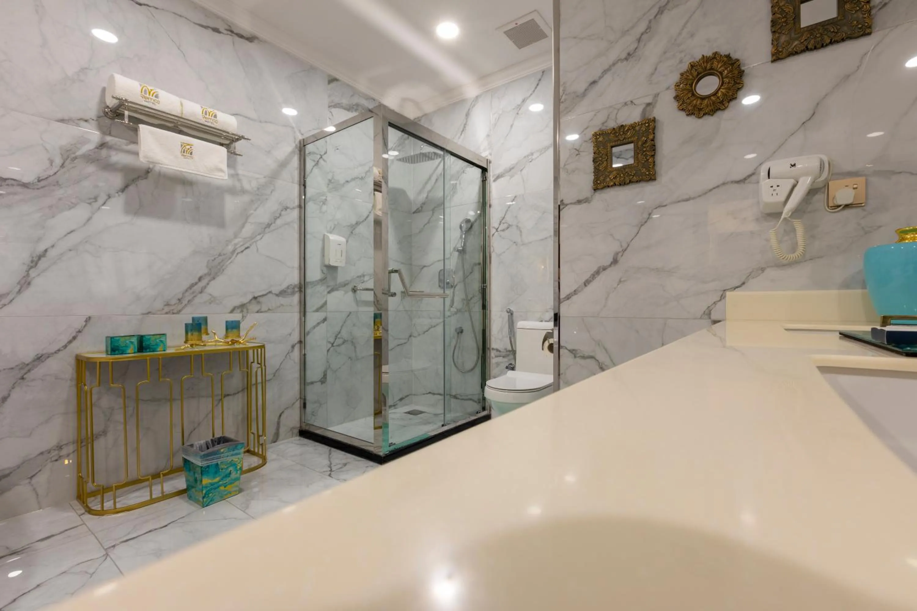 Bathroom in Remaj Hotel