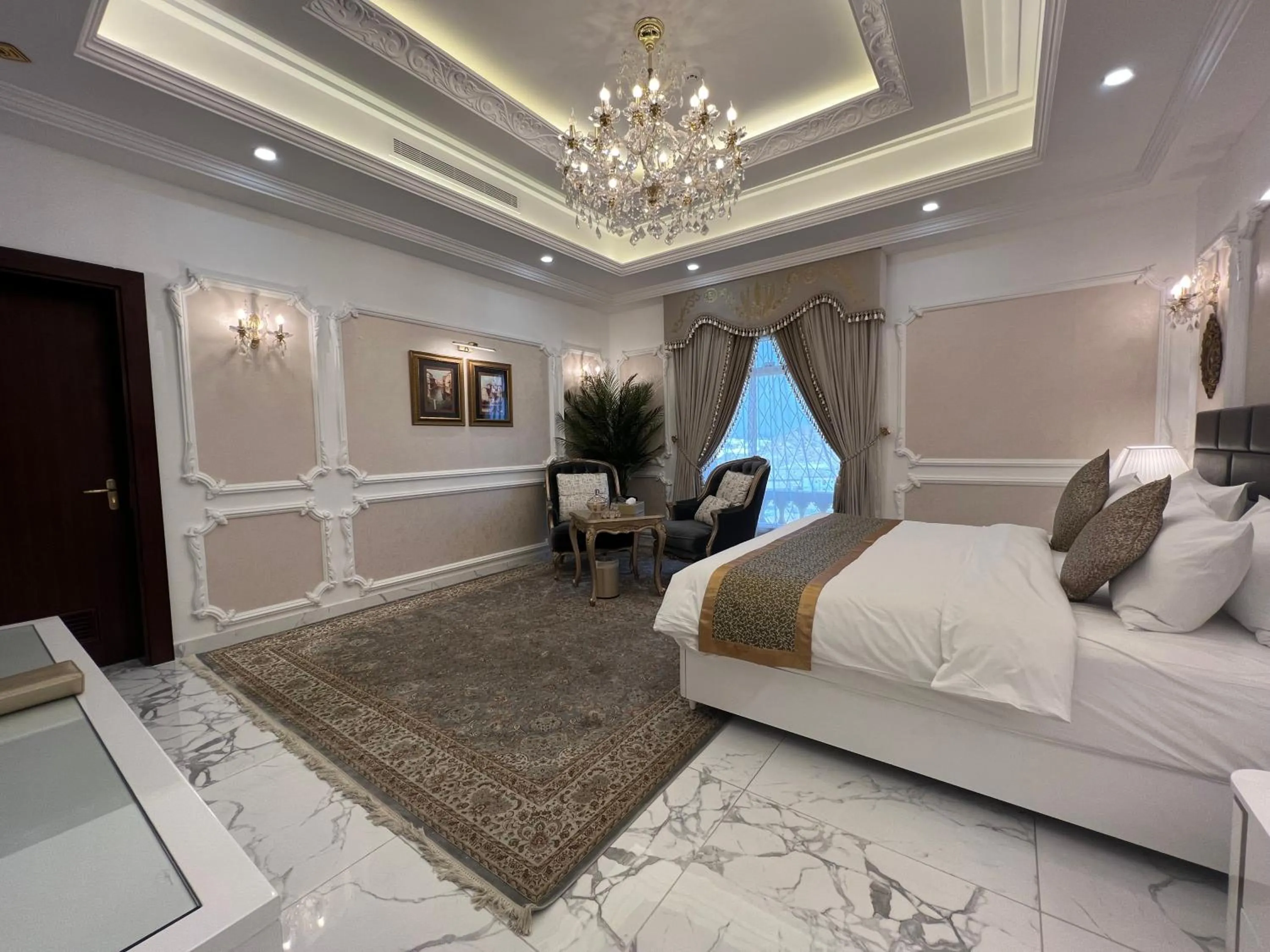 Bedroom, Bed in Remaj Hotel