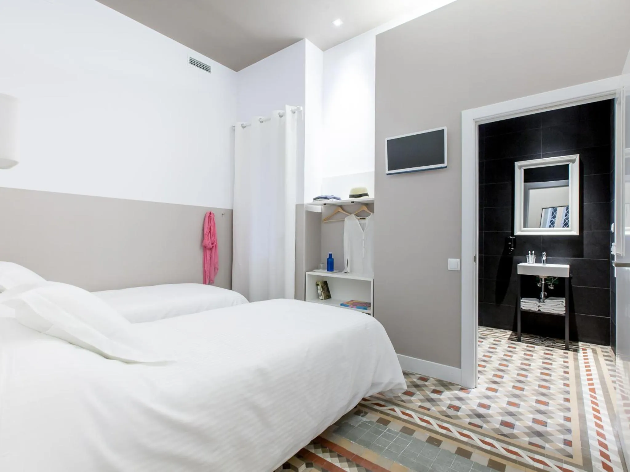 Photo of the whole room, Bed in Ecozentric