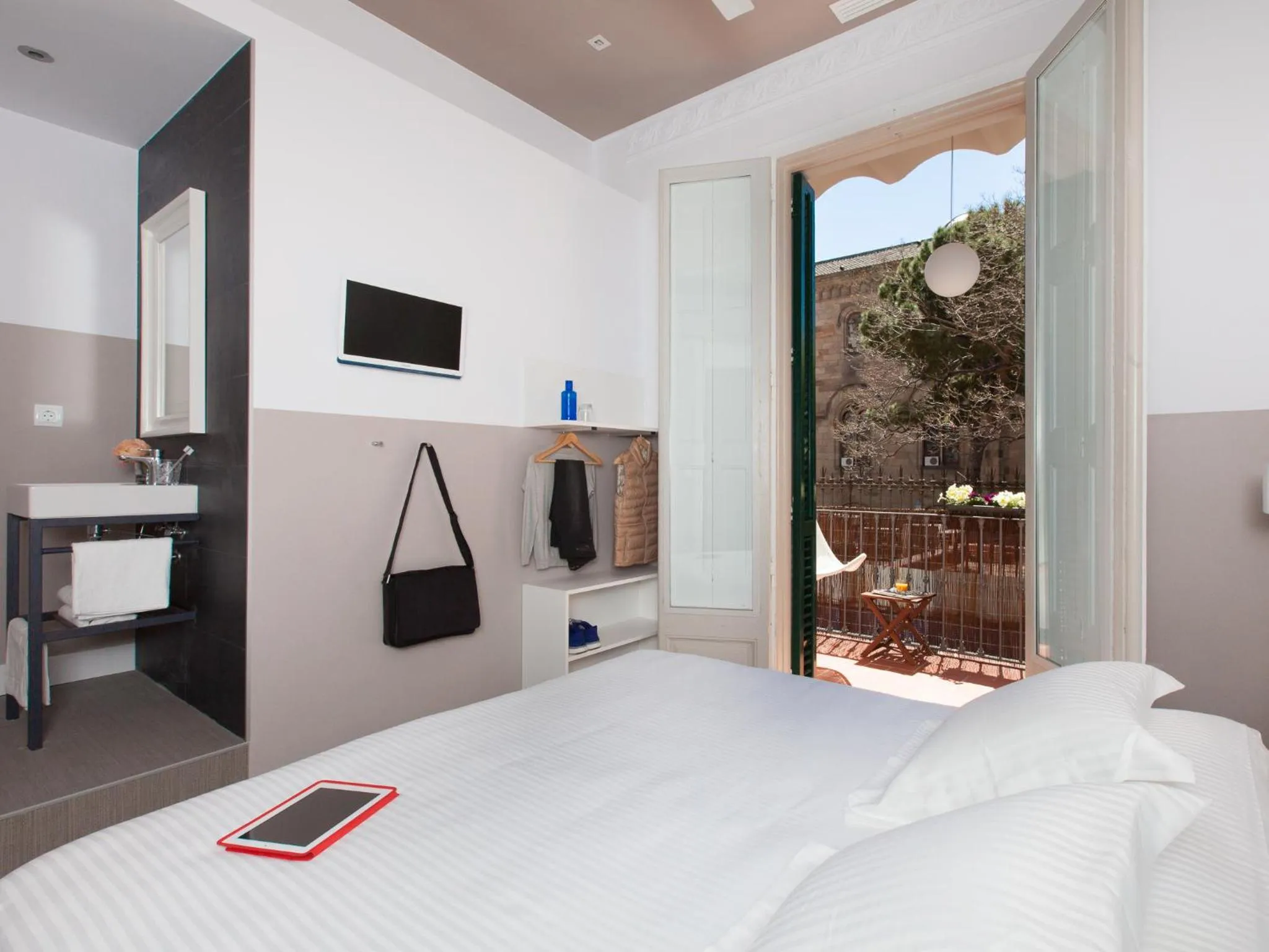 Balcony/Terrace, Bed in Ecozentric