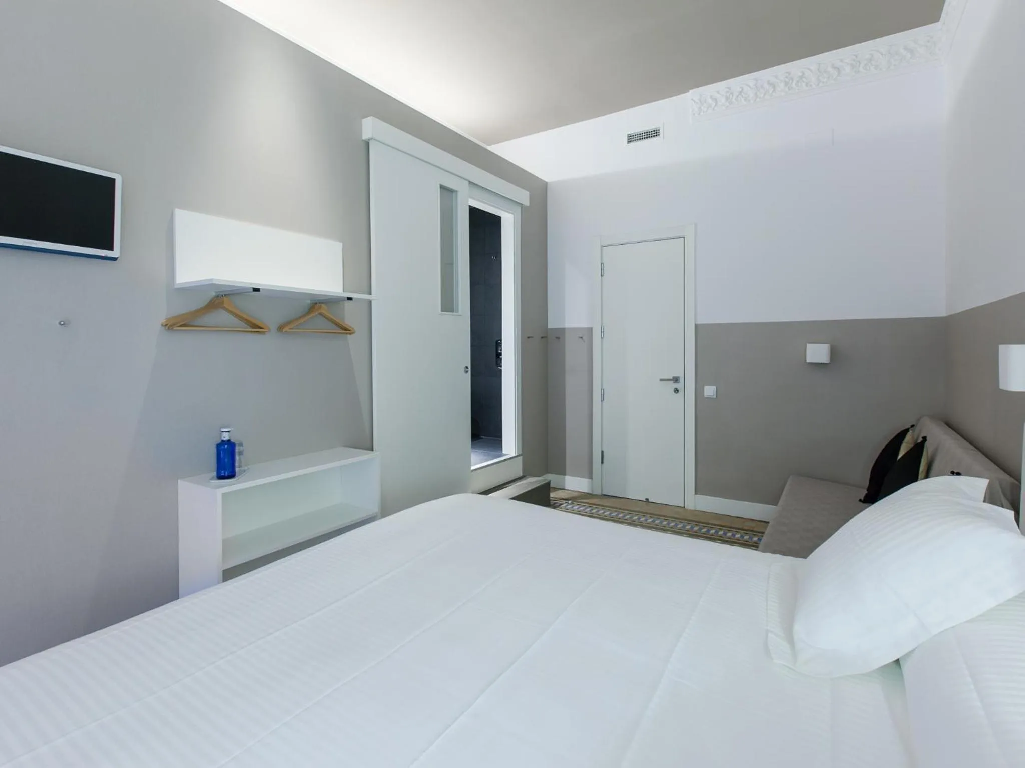 Bedroom, Bed in Ecozentric