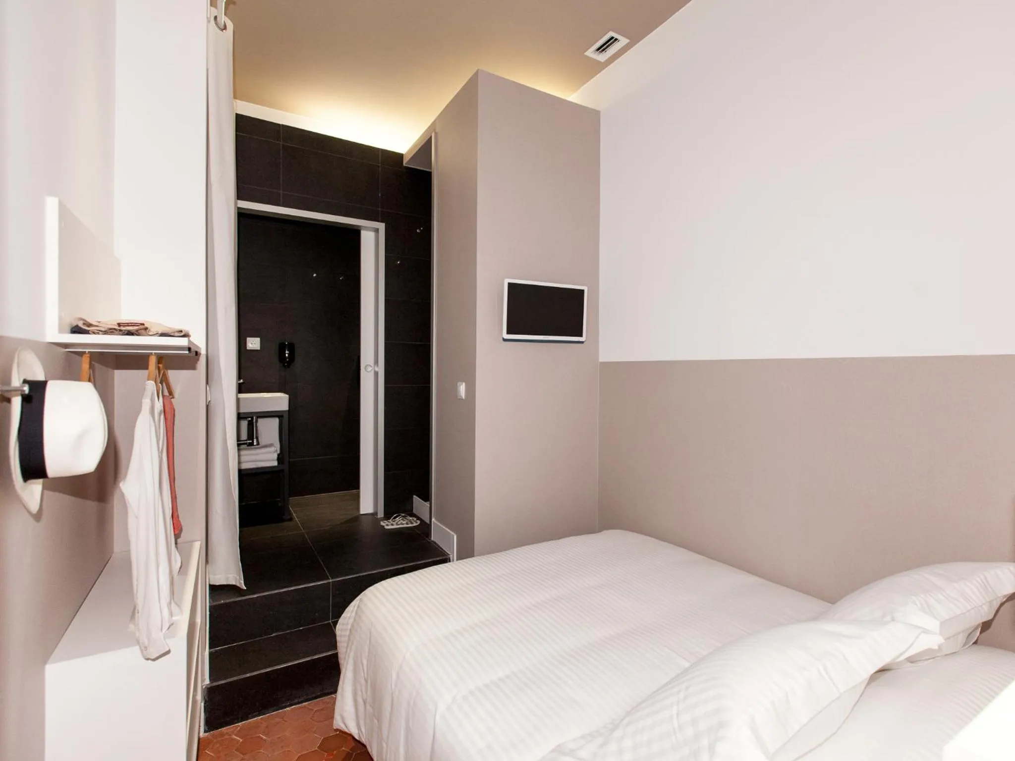 Bedroom, Bed in Ecozentric