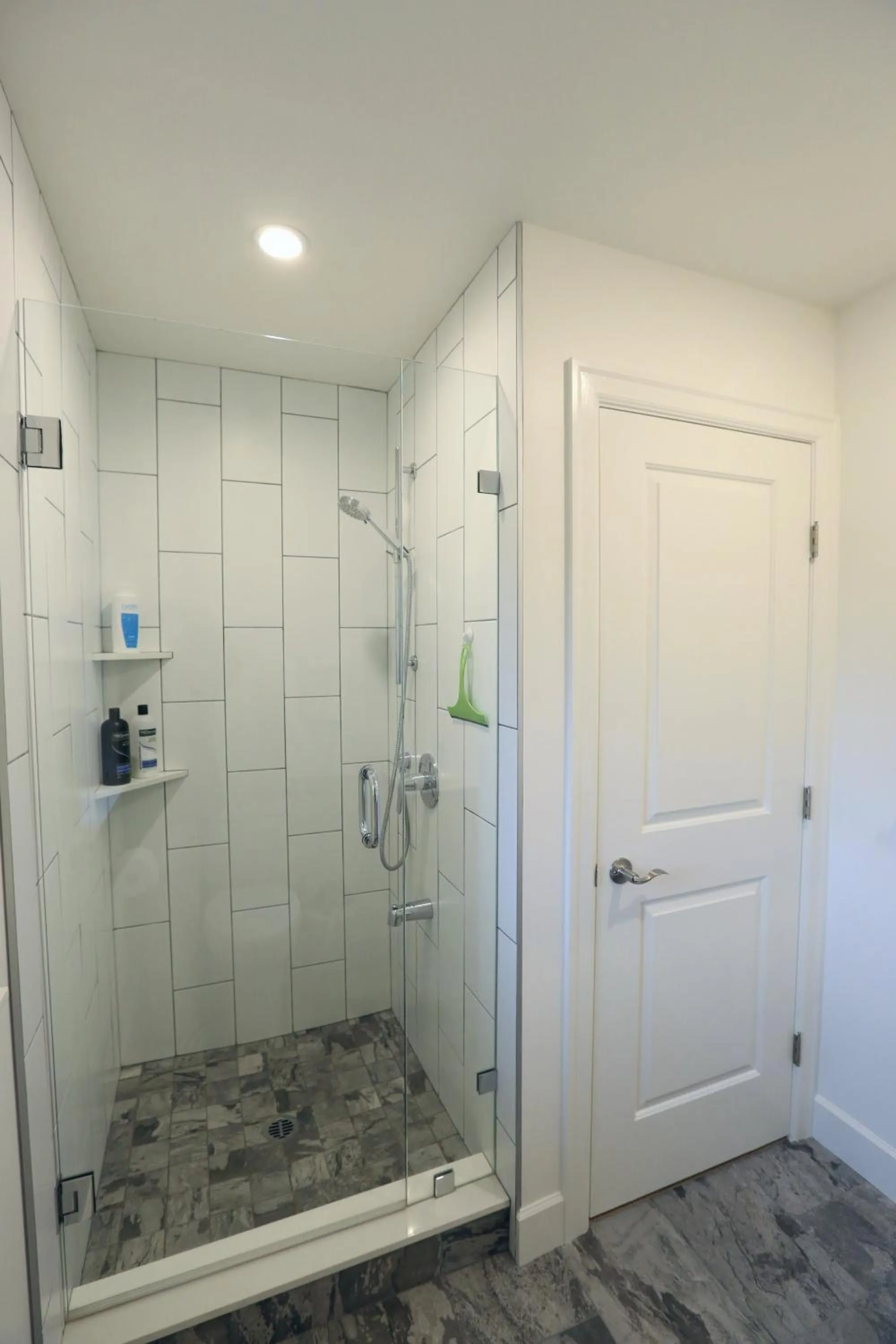 Shower in Vancouver Traveller B&B