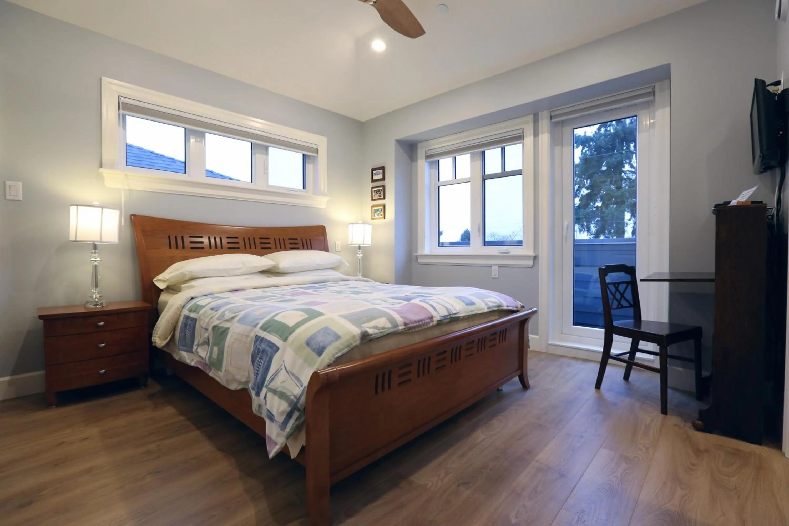 Bed in Vancouver Traveller B&B