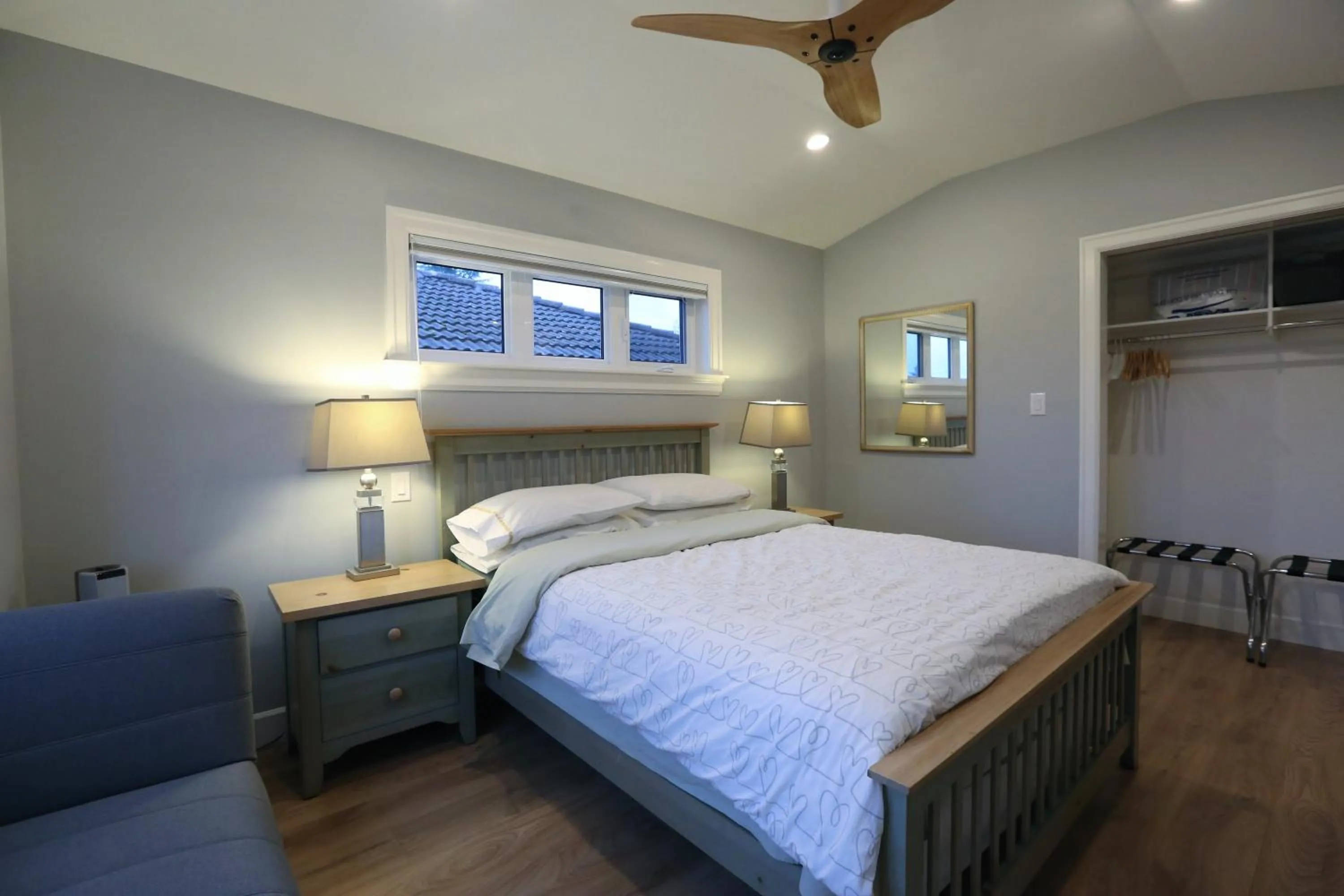 Bed in Vancouver Traveller B&B