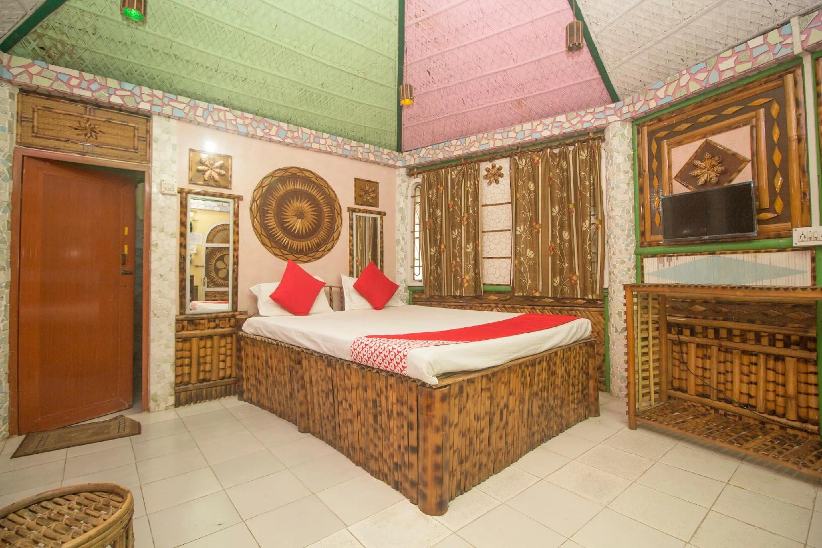 Bedroom in Hotel O 46691 Jaldapara Rhino Resort