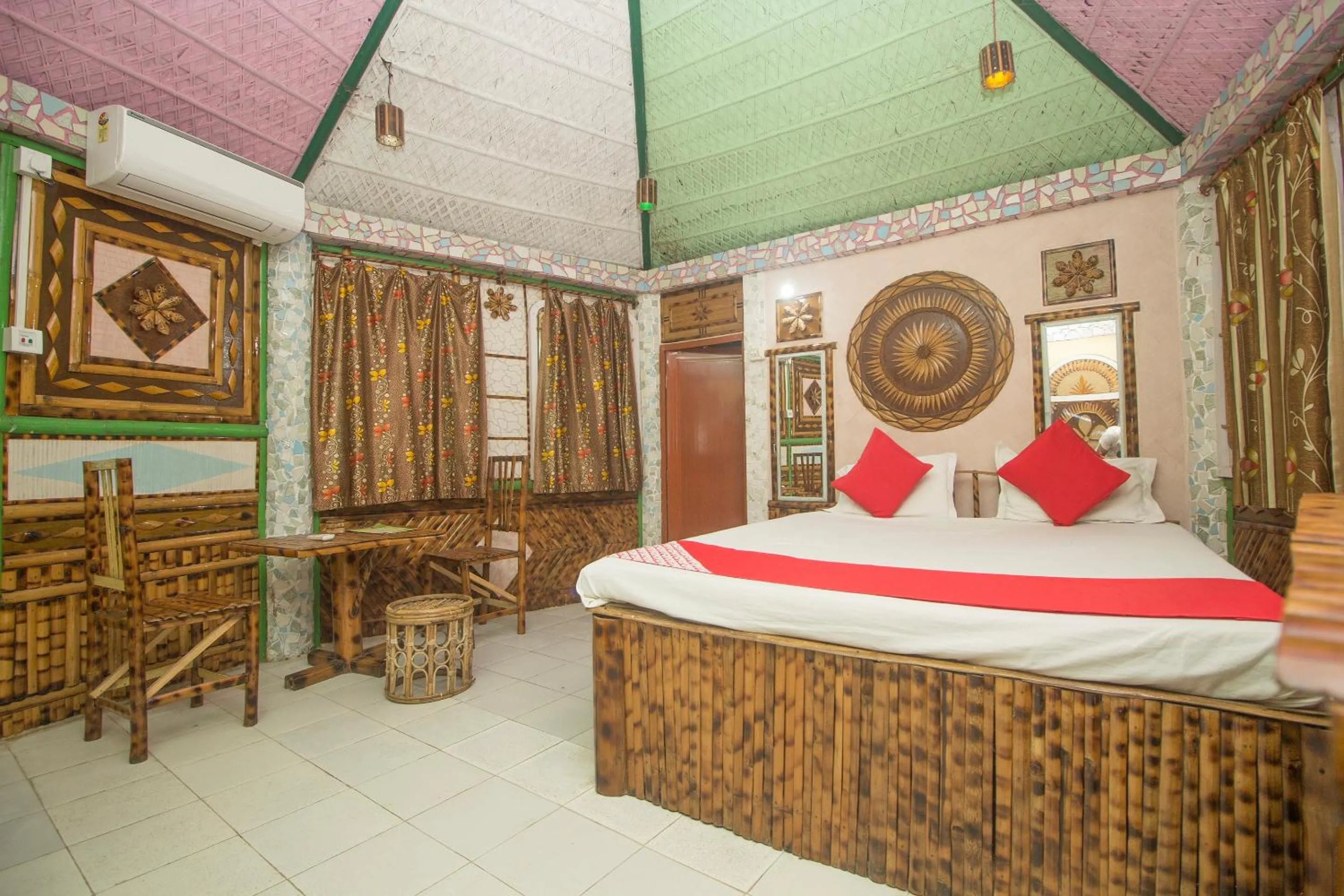 Bedroom in Hotel O 46691 Jaldapara Rhino Resort