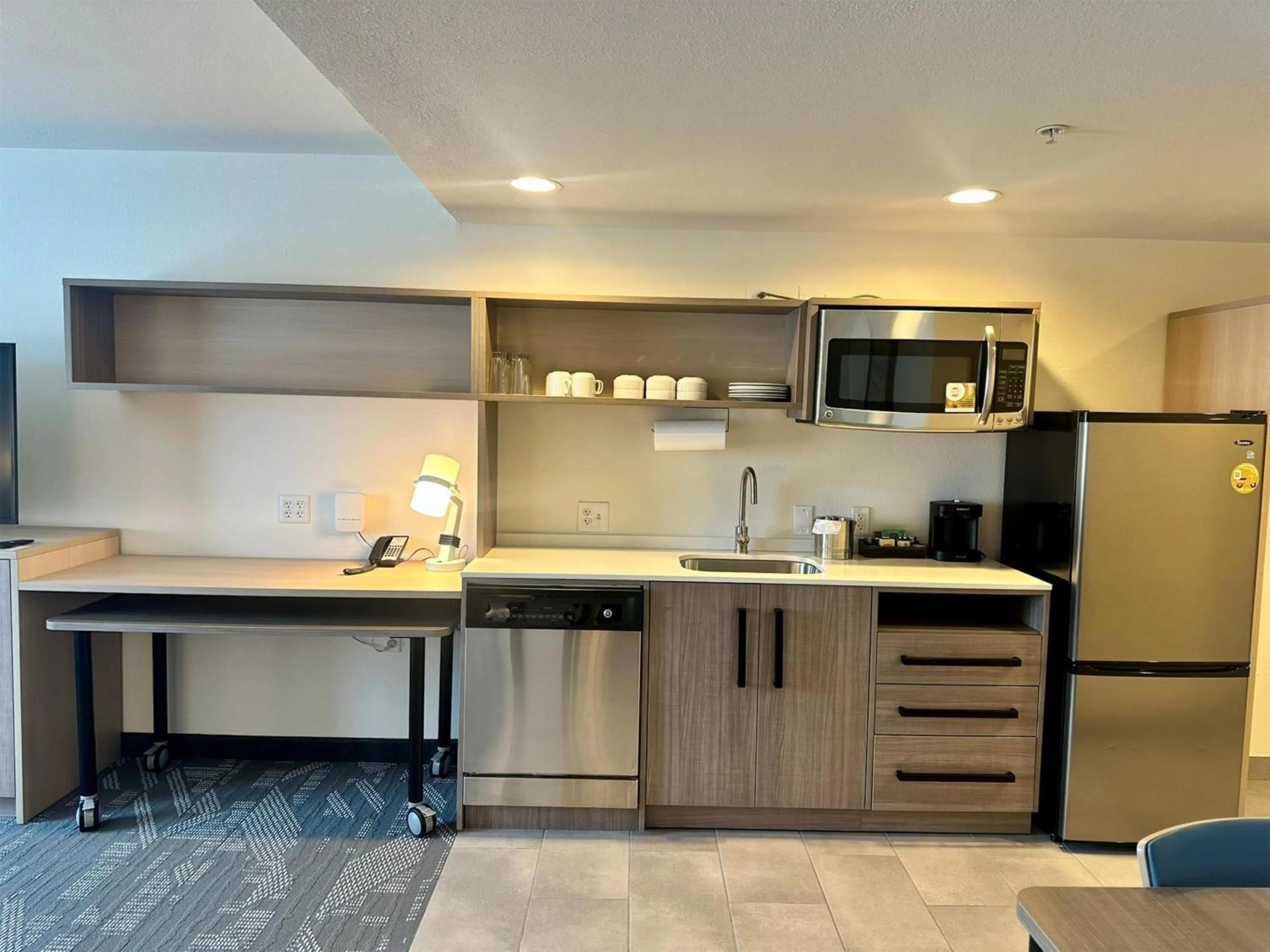 Kitchen or kitchenette in Home2 Suites by Hilton Rahway