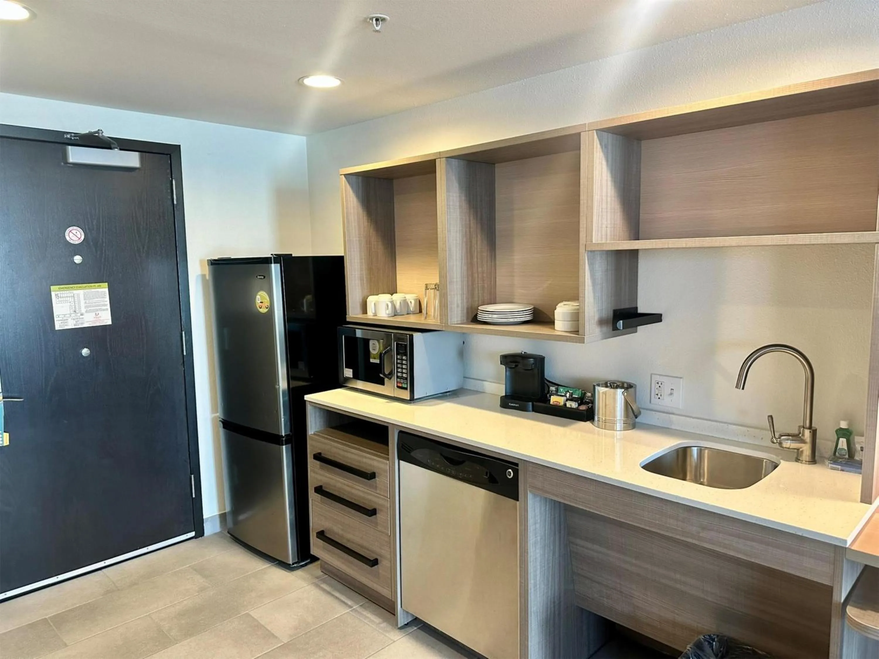 Kitchen or kitchenette in Home2 Suites by Hilton Rahway