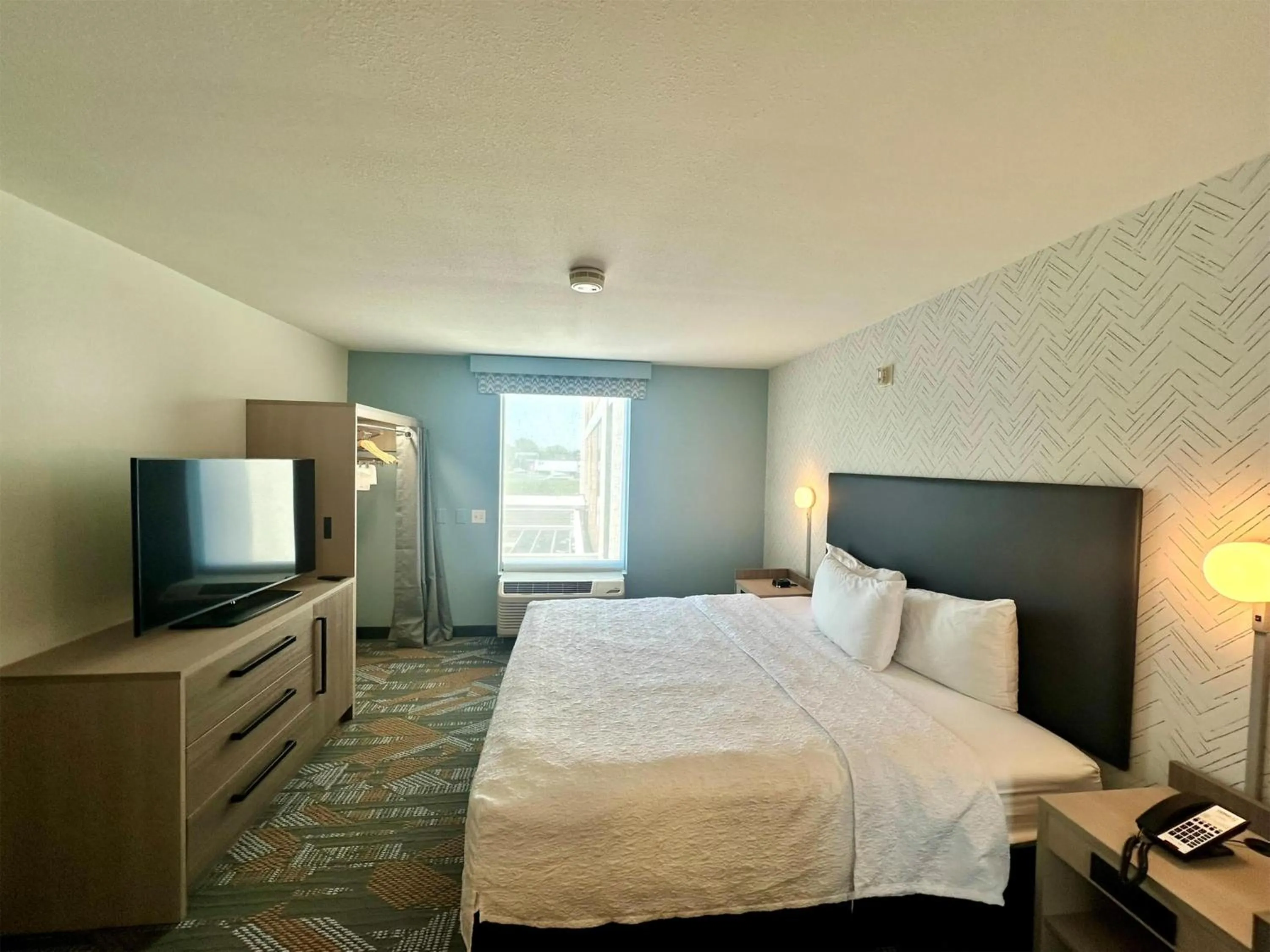 Bed in Home2 Suites by Hilton Rahway