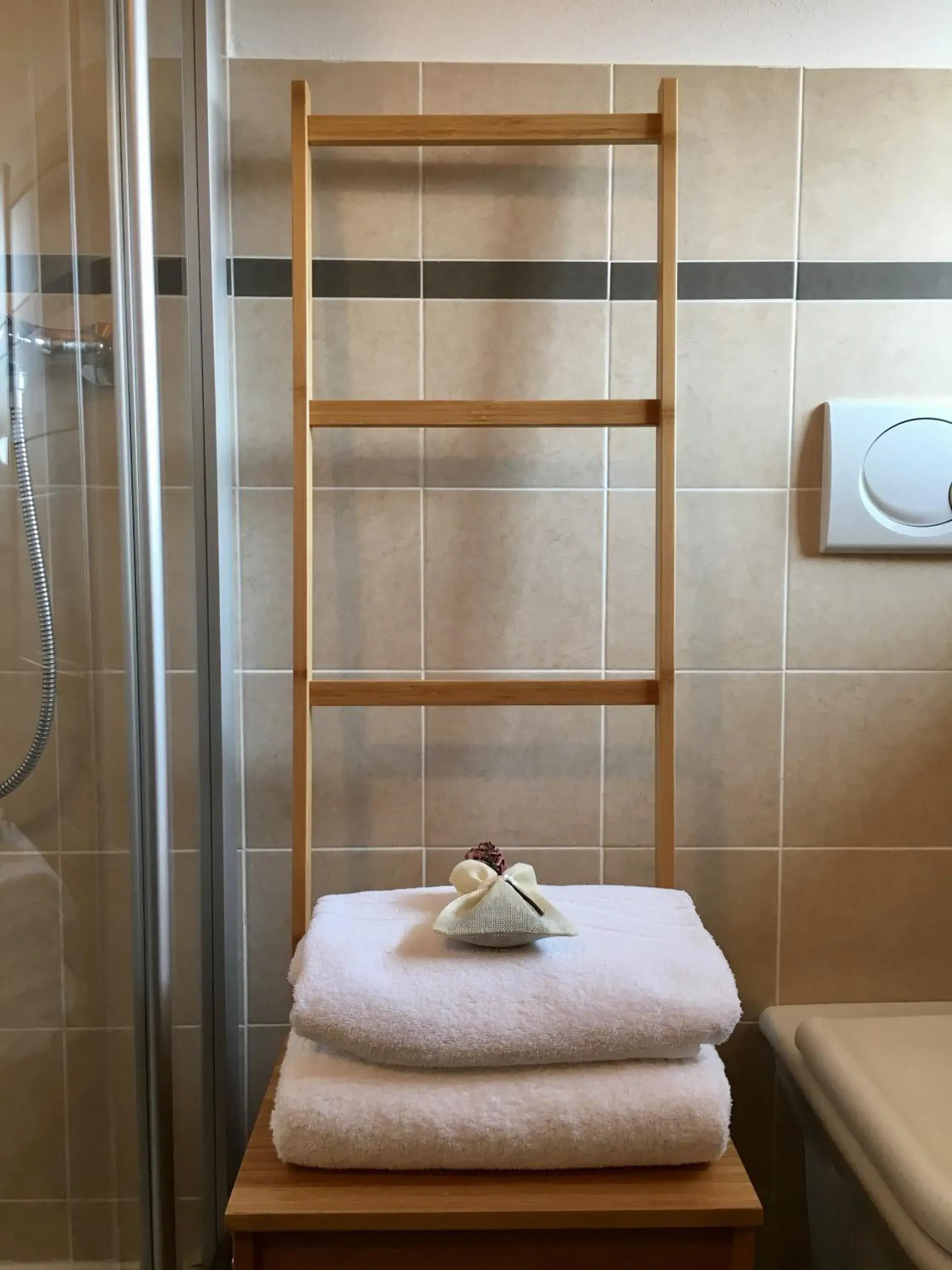Standard Double or Twin Room with Balcony - single occupancy in Agriturismo Lemire Standard Double or Twin Room with Balcony - single occupancy in Agriturismo Lemire