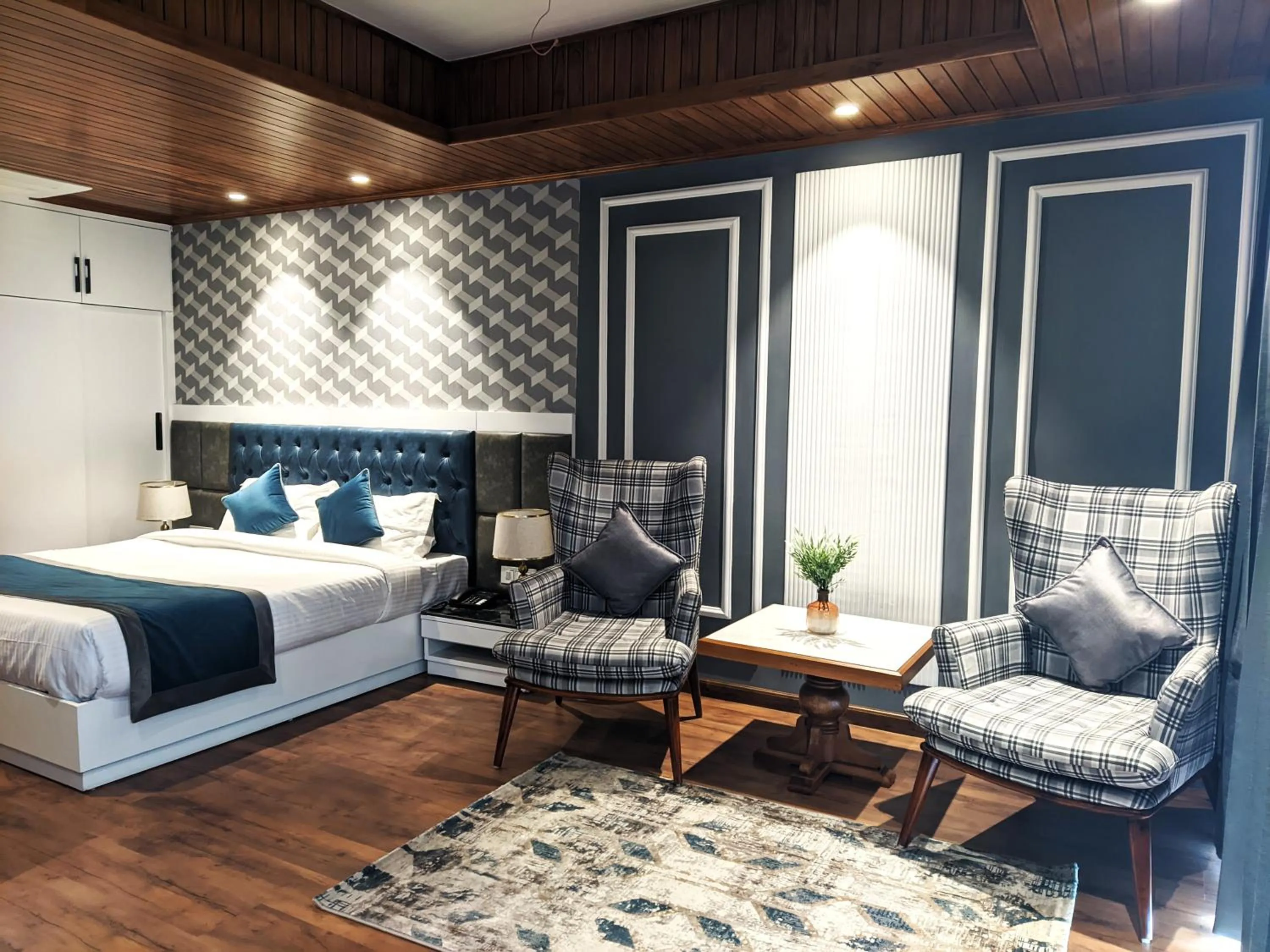 Seating area, Bed in The Retreat Mashobra, Shimla