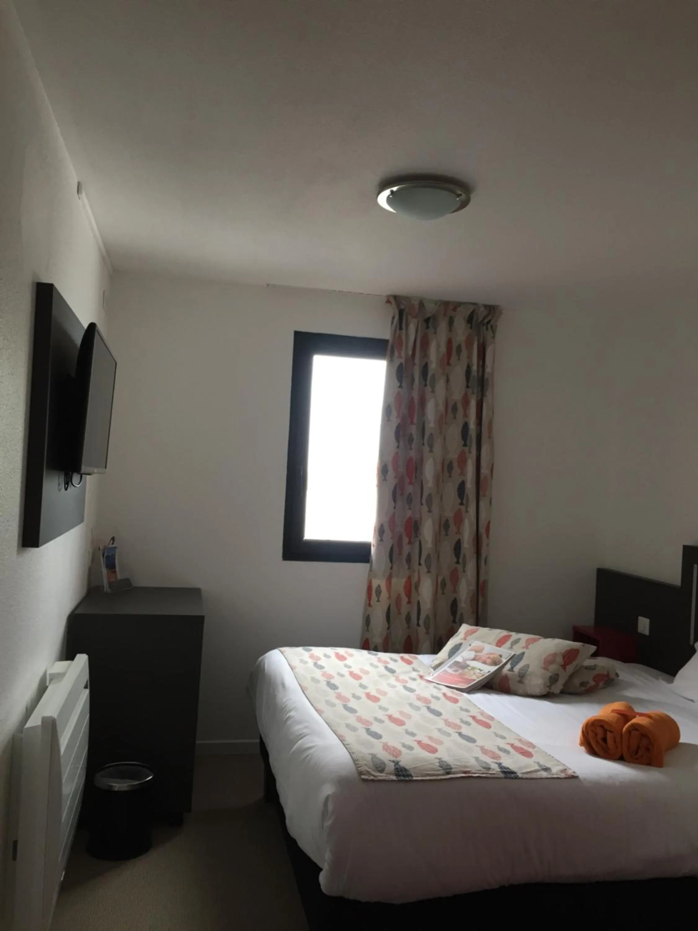 Bed in Kyriad Direct La Rochelle Aytré