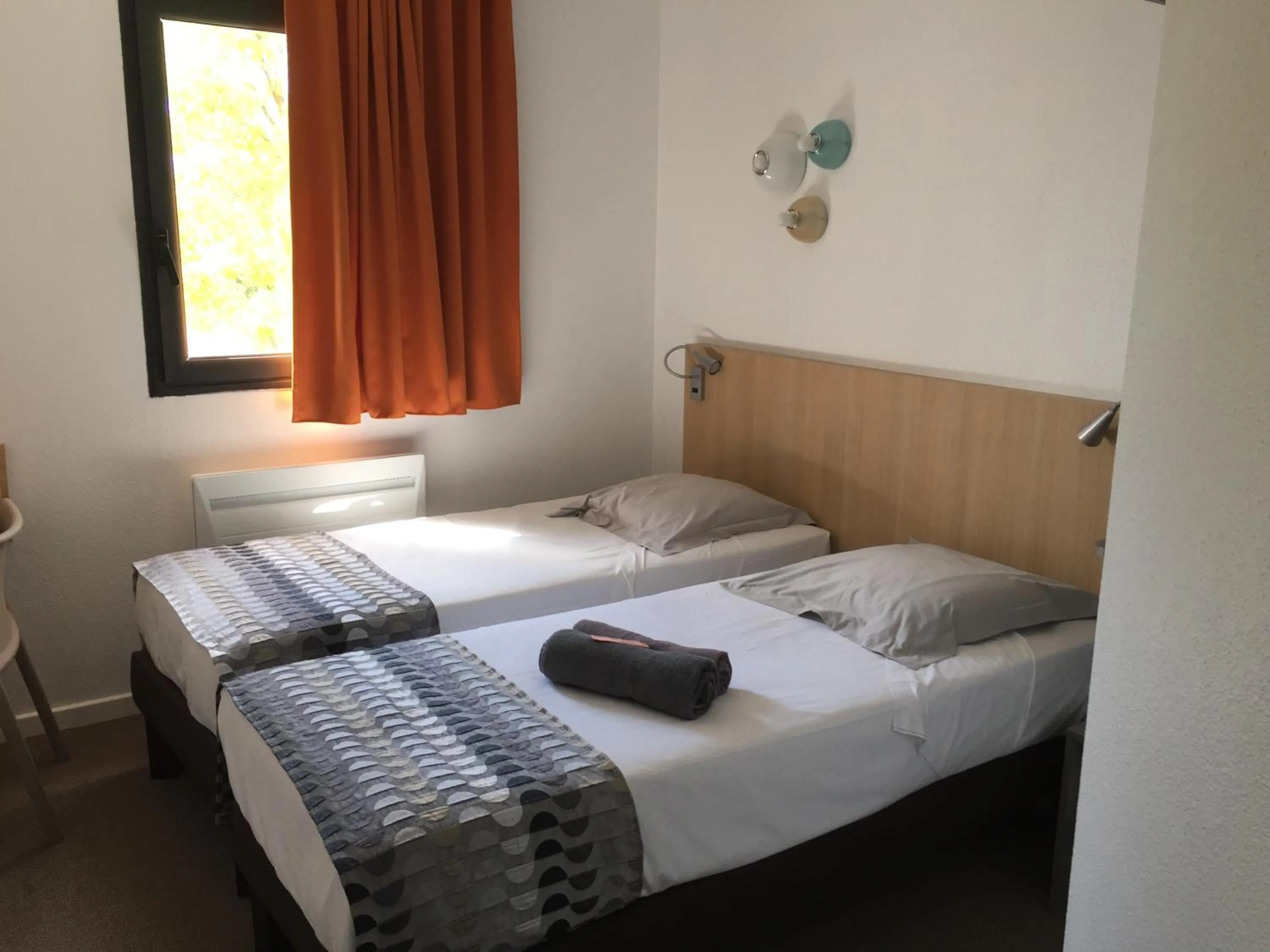 Photo of the whole room, Bed in Kyriad Direct La Rochelle Aytré