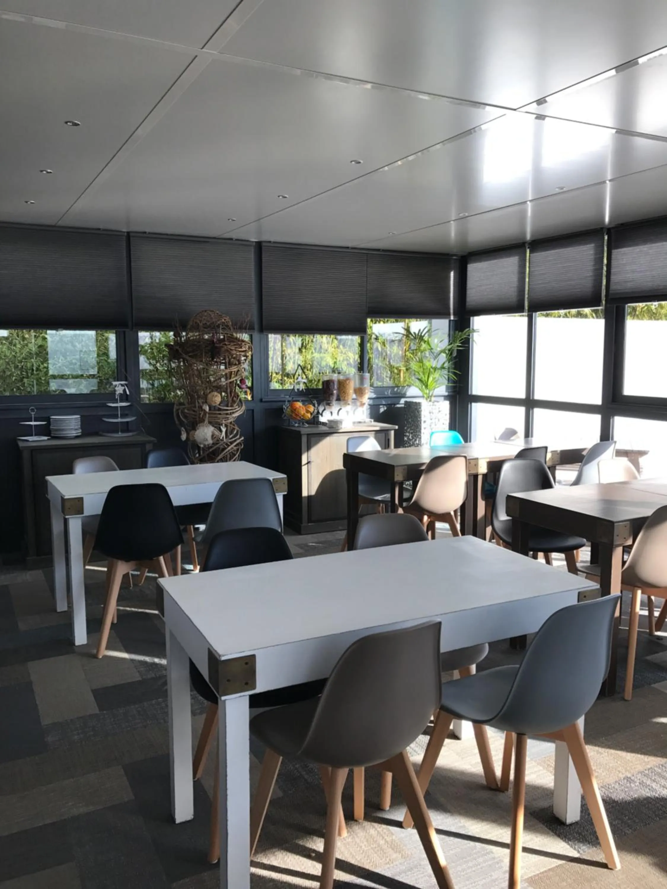 Buffet breakfast in Kyriad Direct La Rochelle Aytré