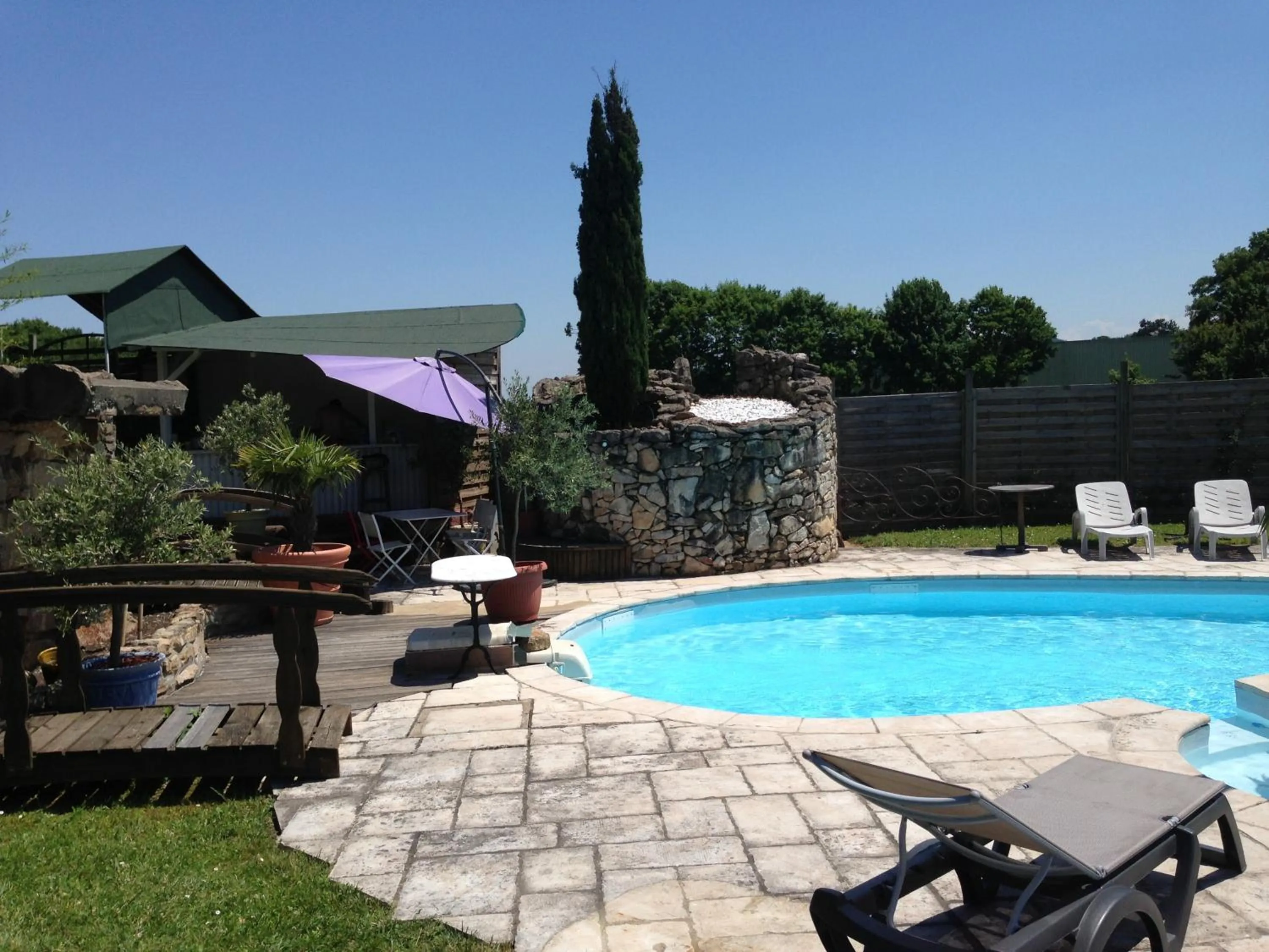 Swimming pool in La Roselière