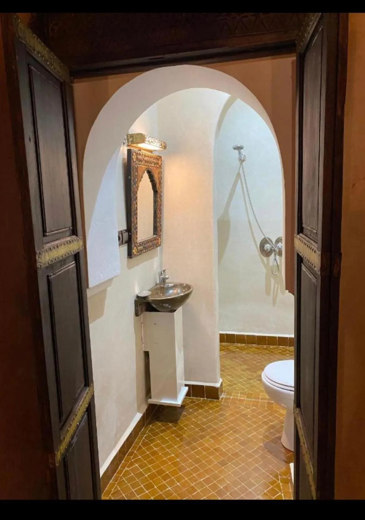 Shower in Riad Dada Mouss & Suites