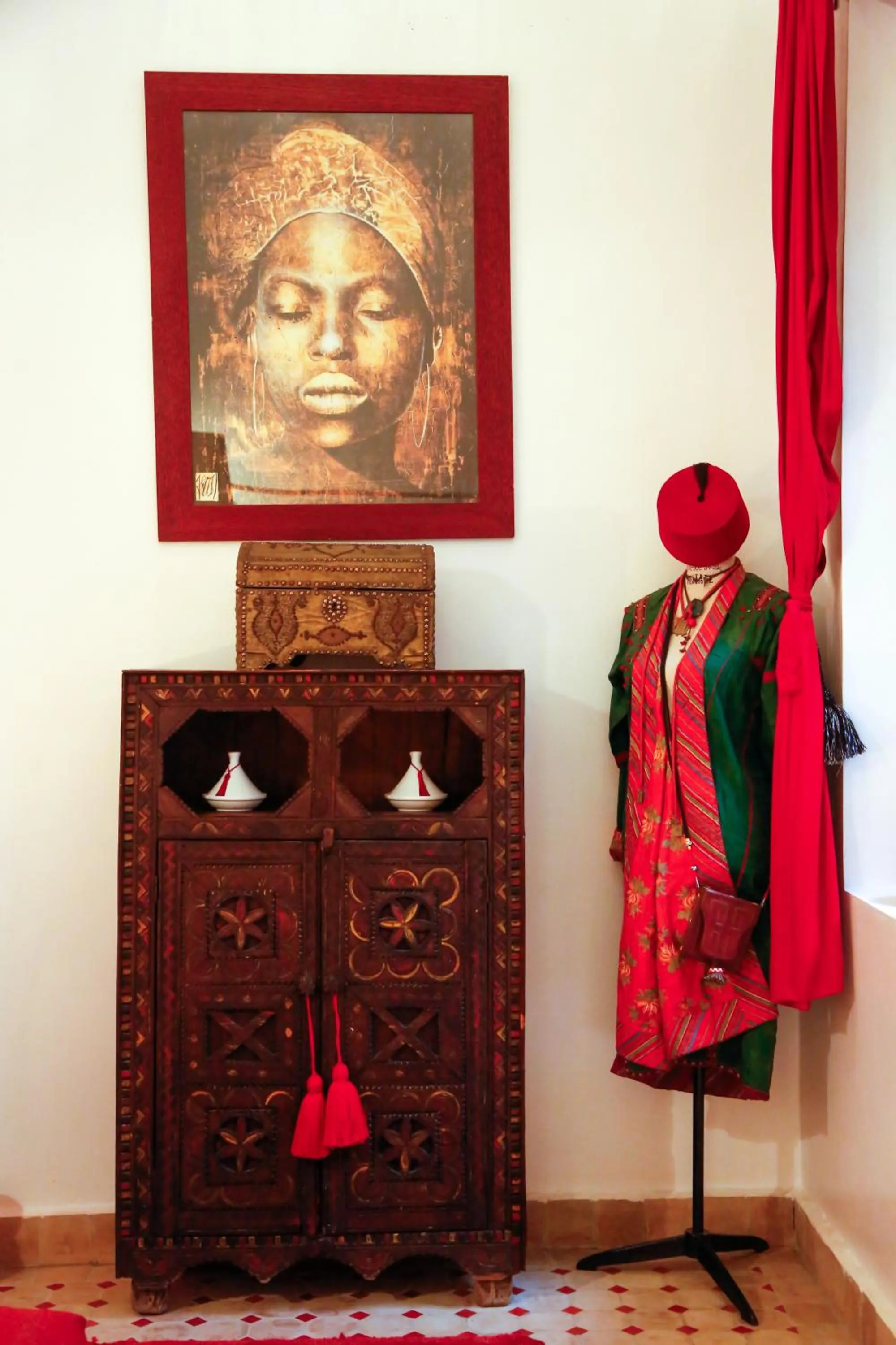 Decorative detail in Riad Dada Mouss & Suites