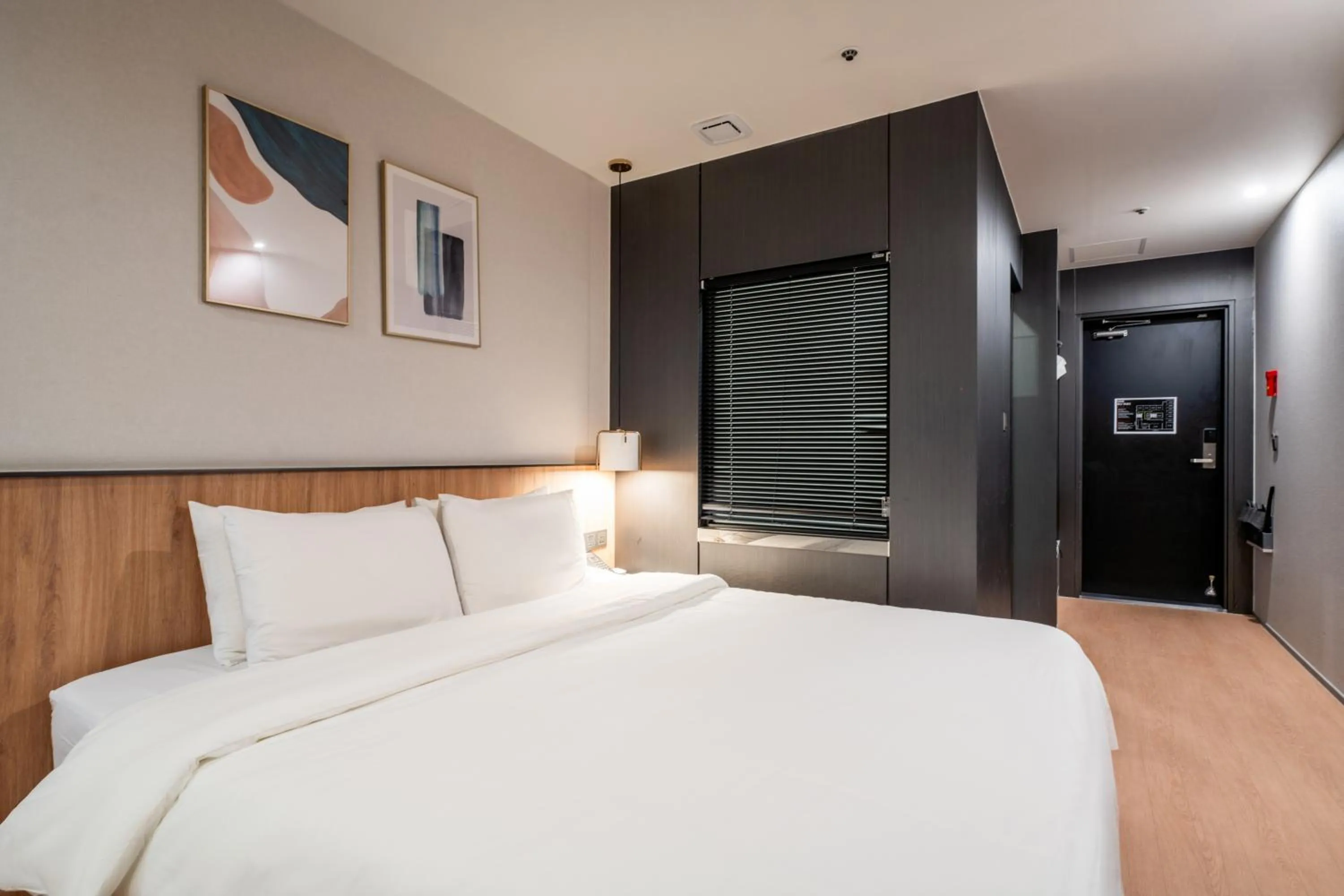 Bedroom, Bed in Gray 193 Hotel