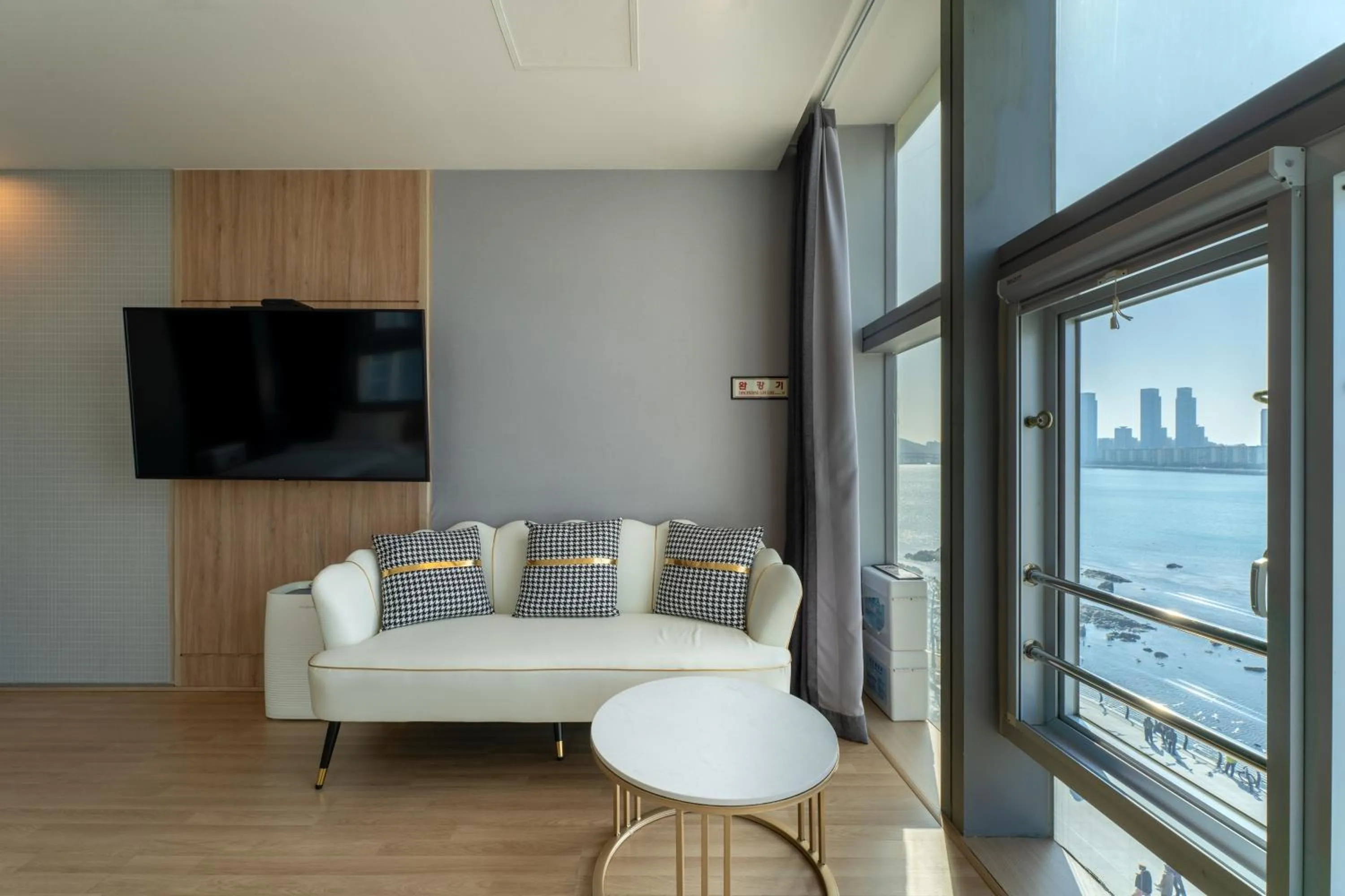 Bedroom in Gray 193 Hotel