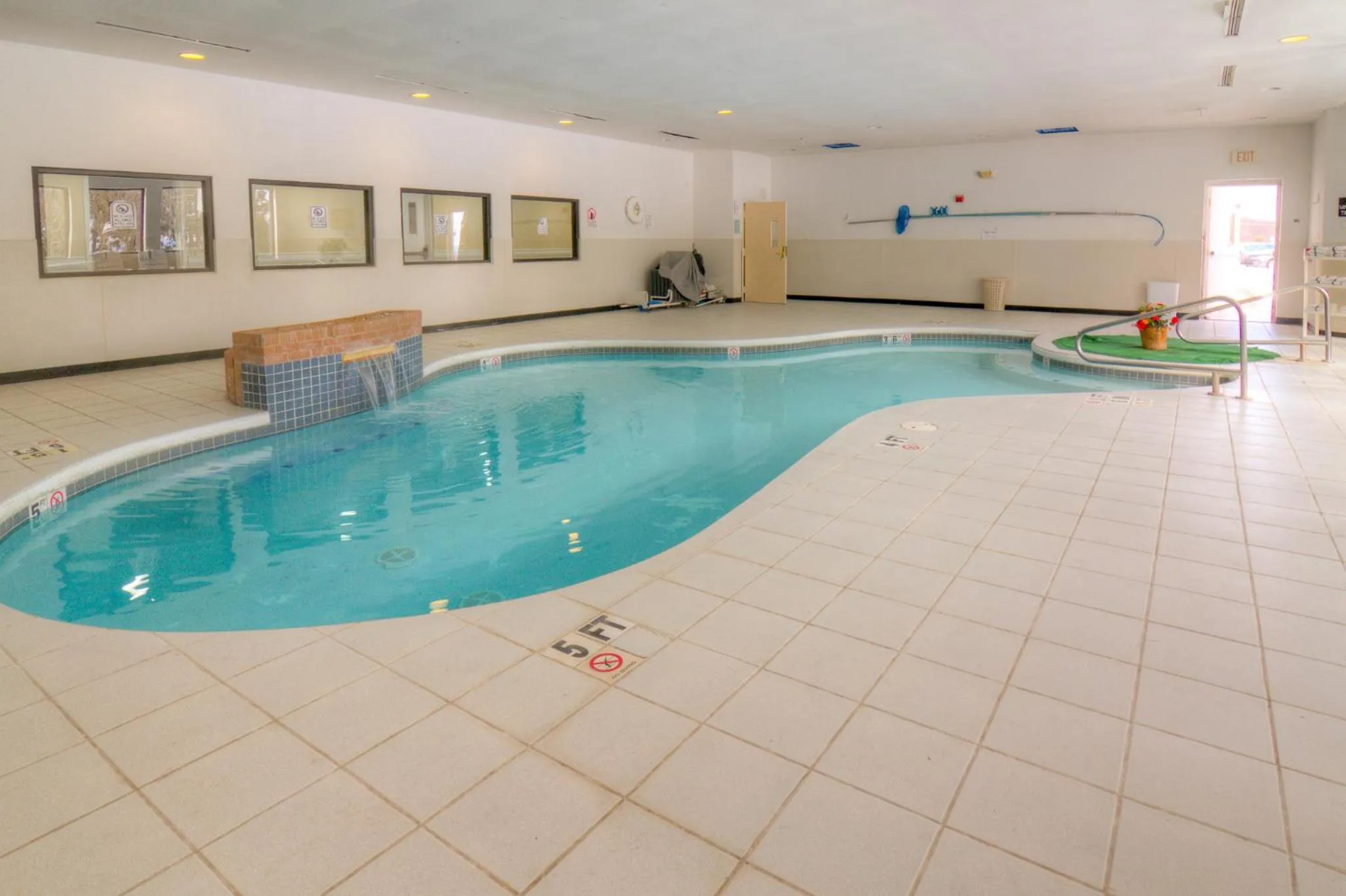 Swimming pool in Hotel M Mount Pocono