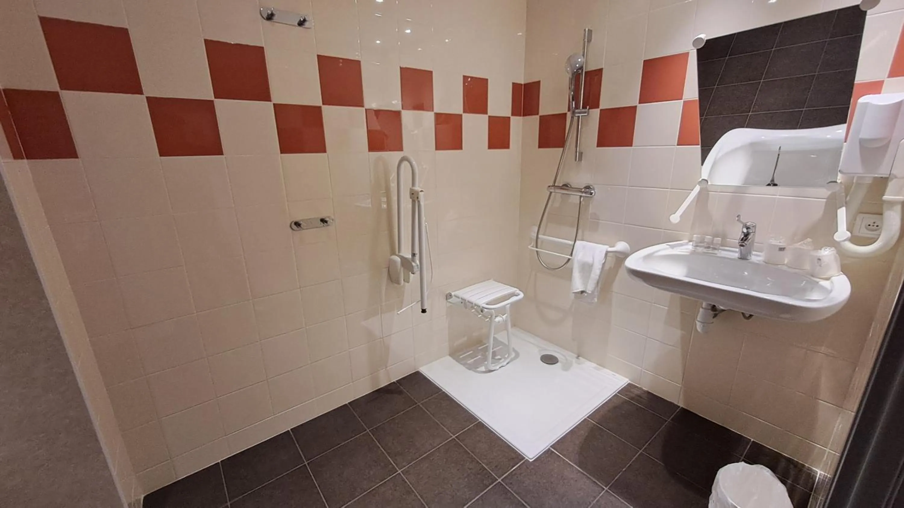 Shower in Hotel Val Vert