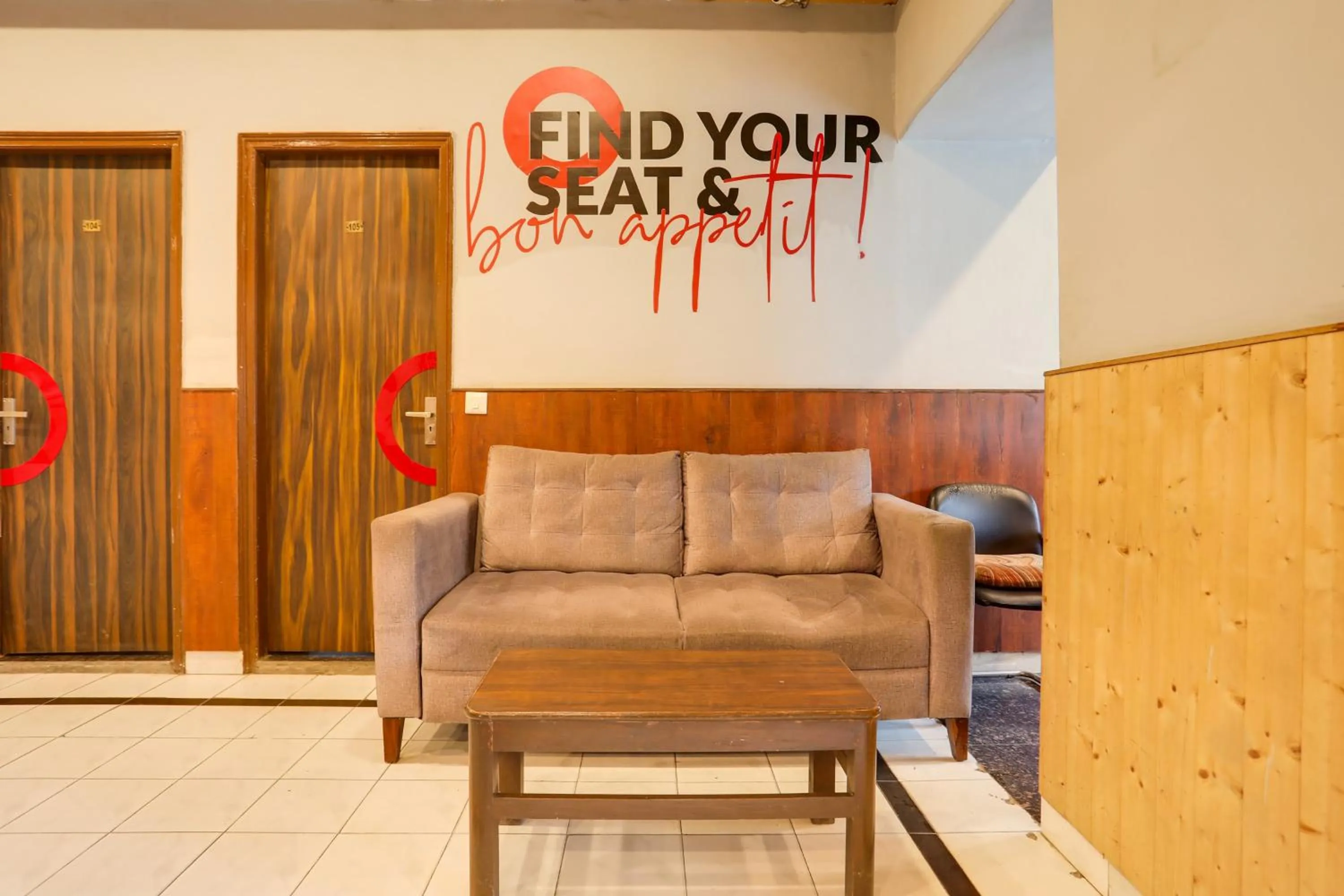 Lobby or reception in Collection O Mall Road Near St. Georges College